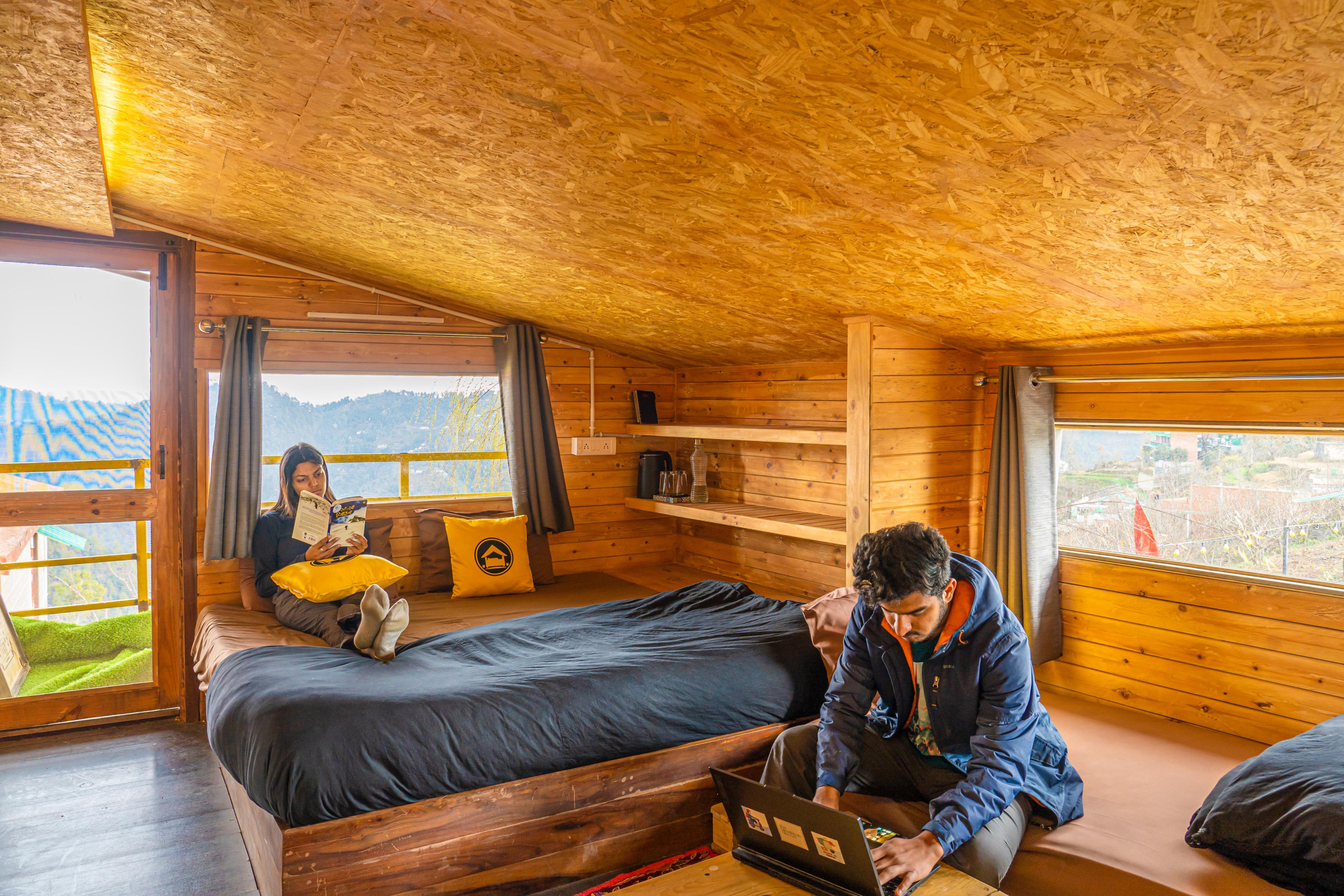 Lushtree backpackers Room Type - Deluxe Triple Room with Balcony