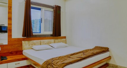 Hotel Manyavar Palace Room Type - Double Bed AC Room