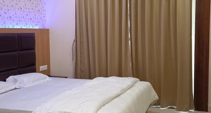Hotel Blue Waves,Ct Road Room Type - Deluxe Room With Balcony