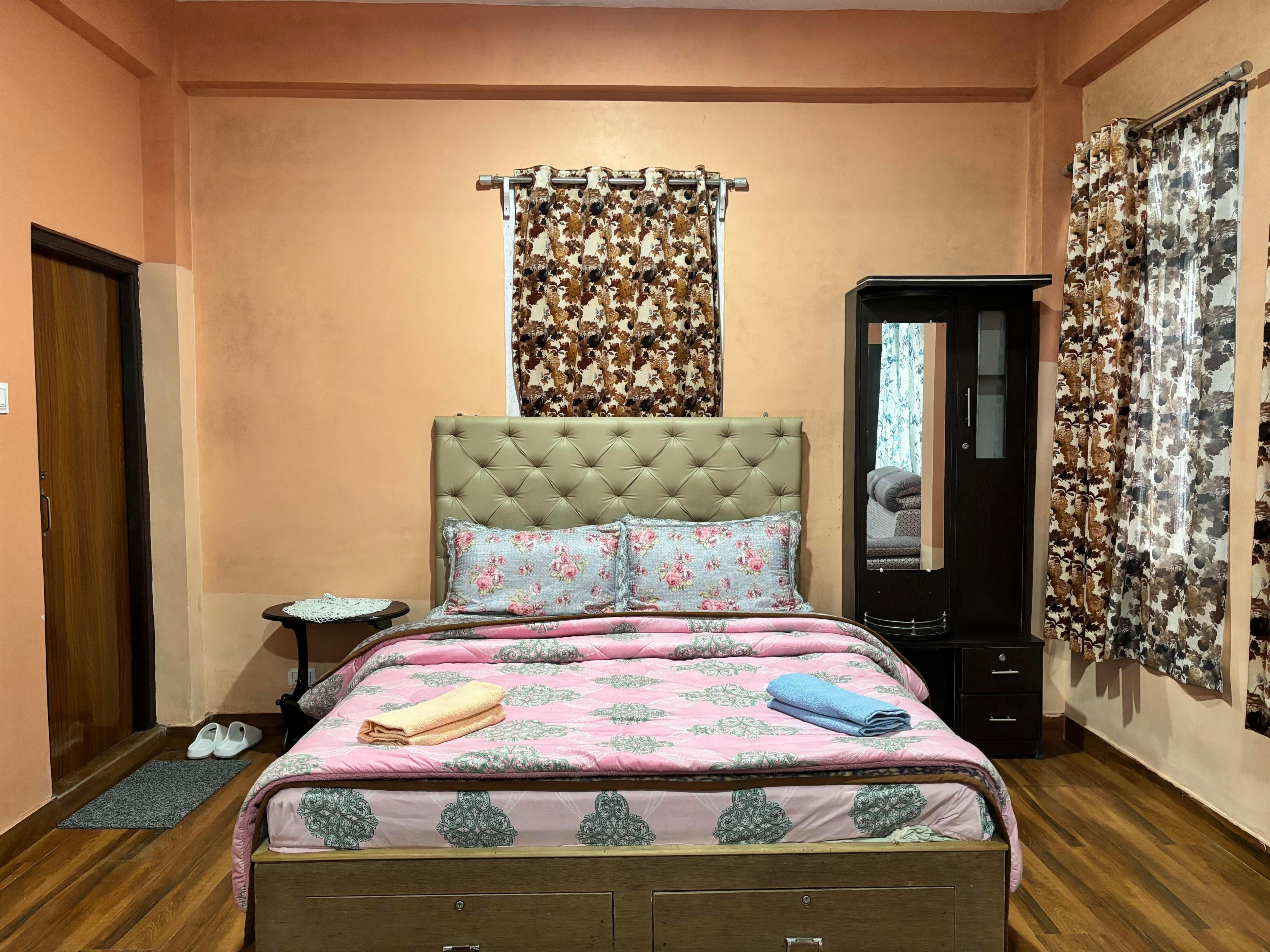 Hilda Homestay | Rooms & Guided Treks