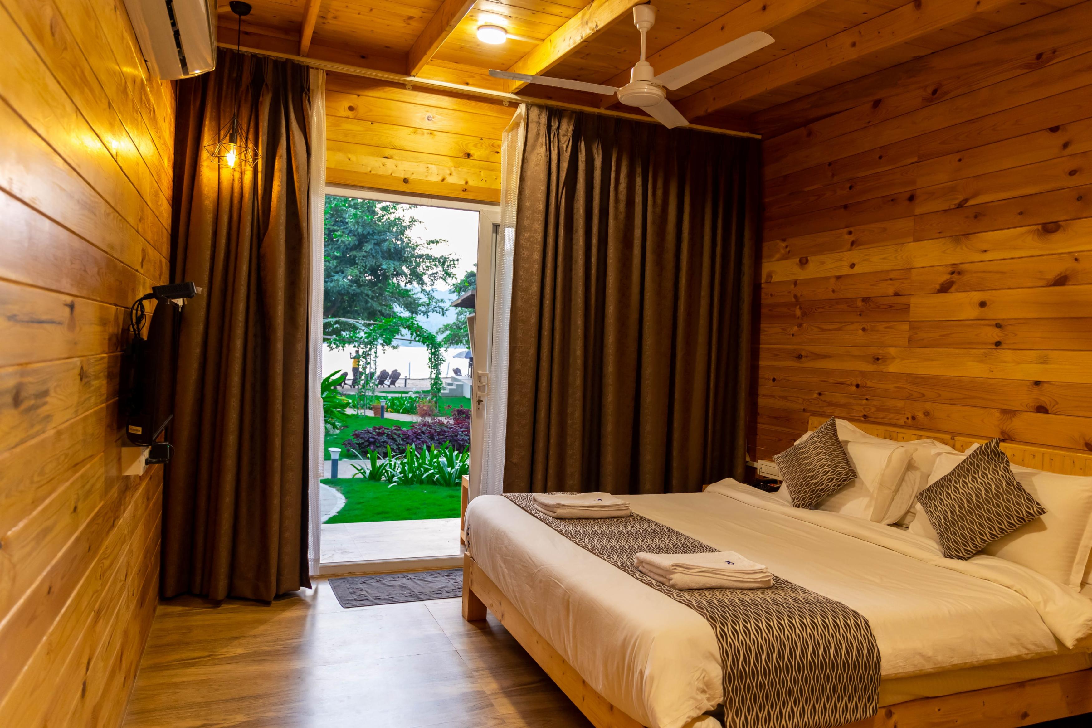 RiverCoast Resort Room Type - Semi Luxury Wooden Cottage with Gardan View