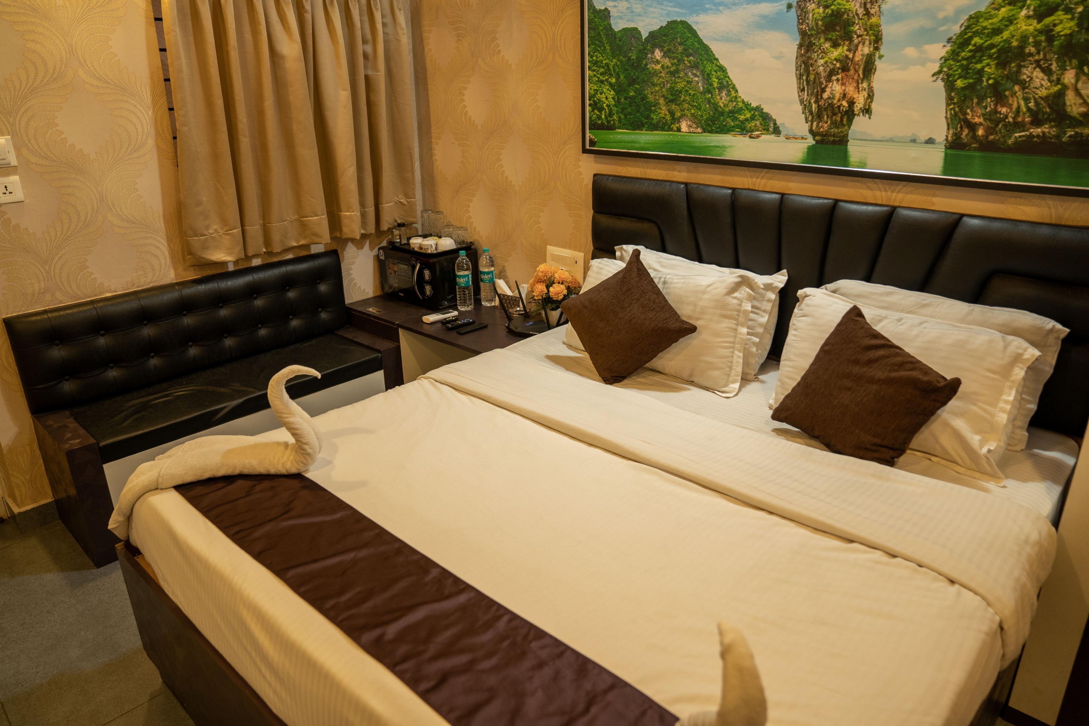Seasons Suites JP Nagar Room Type - Luxury King Room