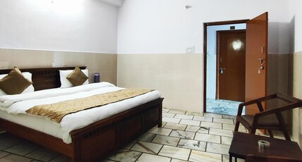 HOTEL RELAX INN Room Type - Deluxe Ac Room