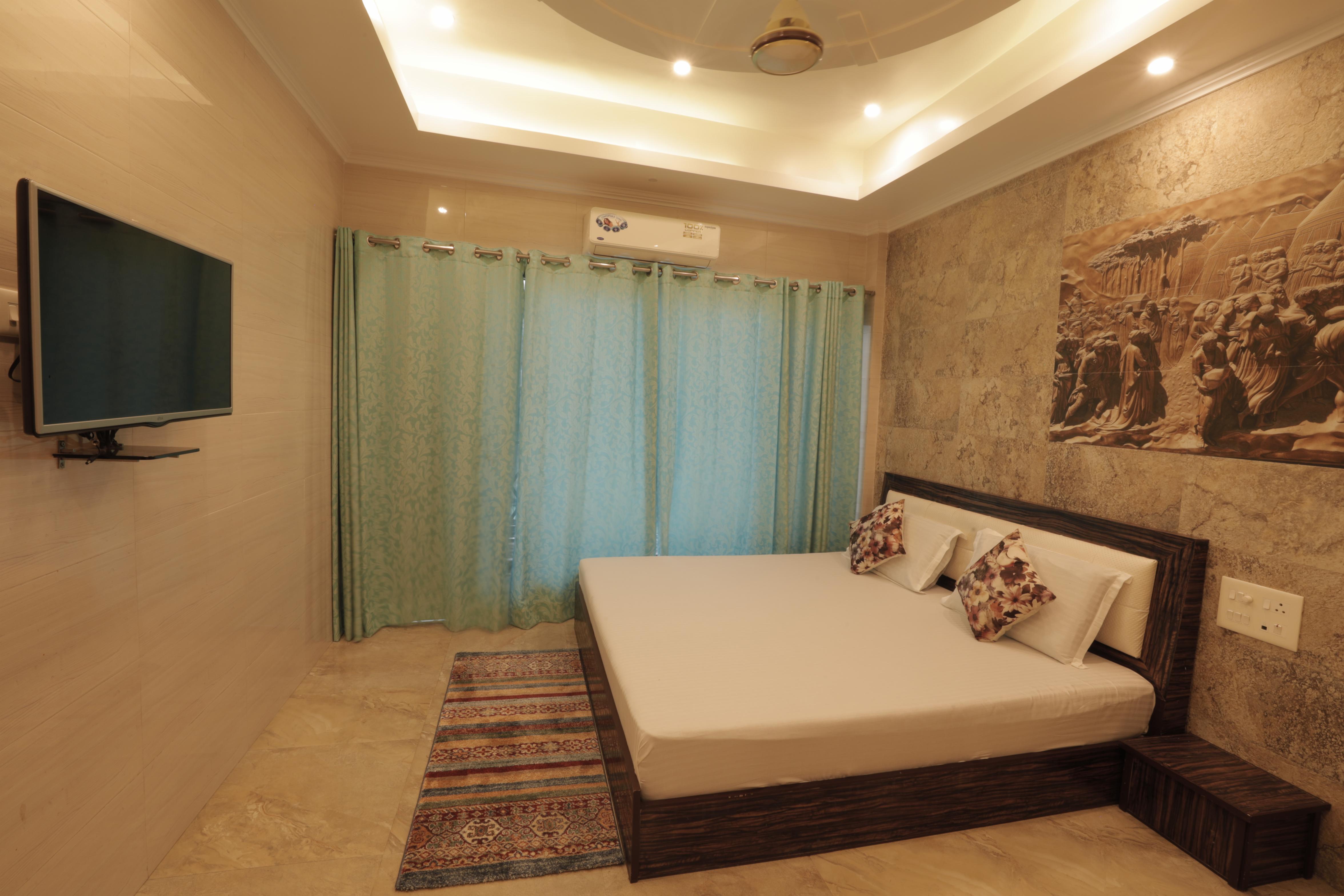 Hotel Grand Galaxy (Near Ganga Ghat) - Tap to explore photos