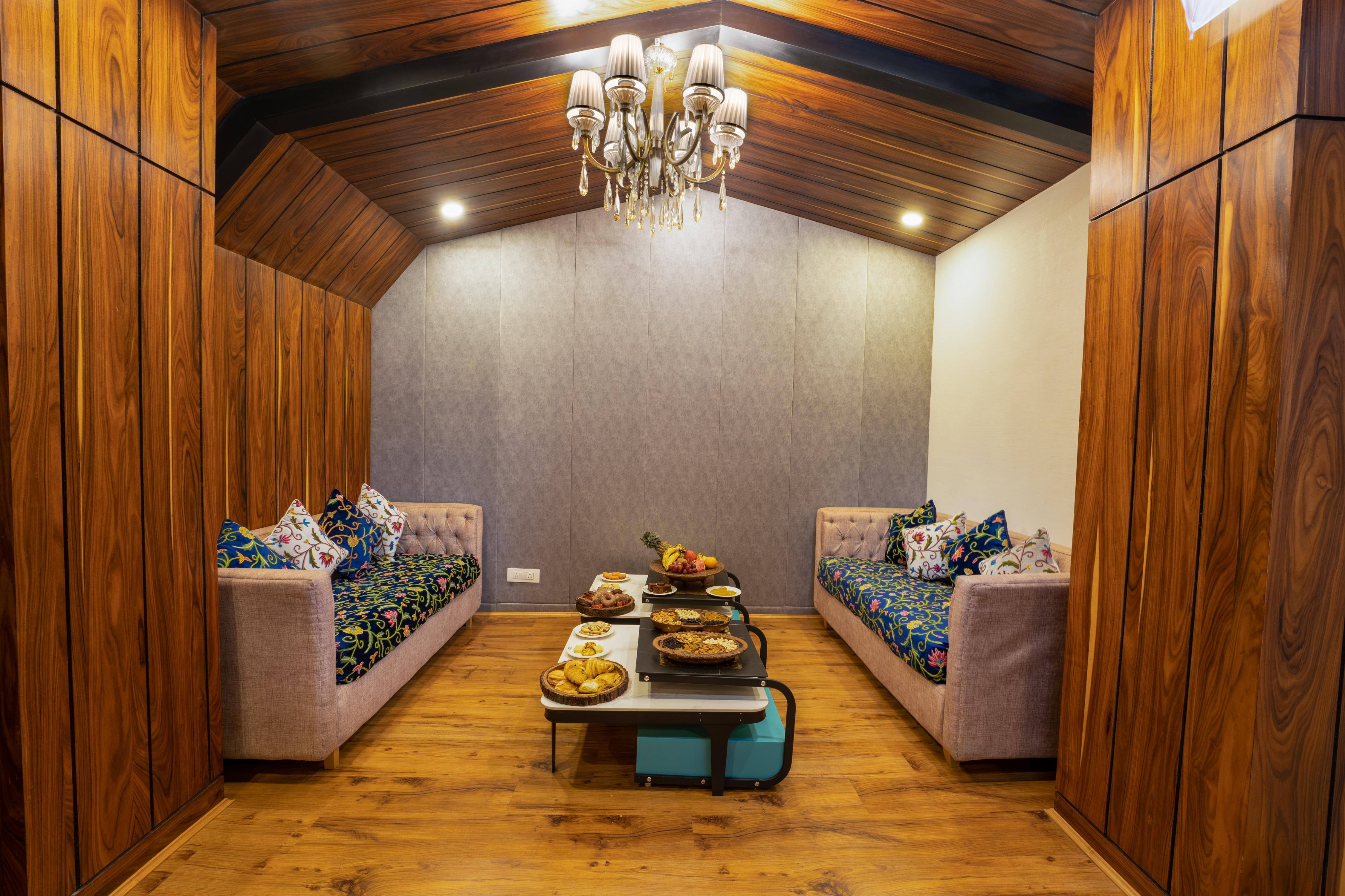 Hotel Snowland Boutique Luxury Near Dal Lake - Tap to explore photos