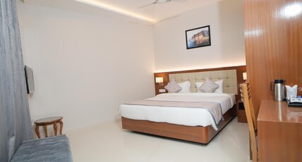Hotel Veda by R K S Room Type - DELUXE ROOM