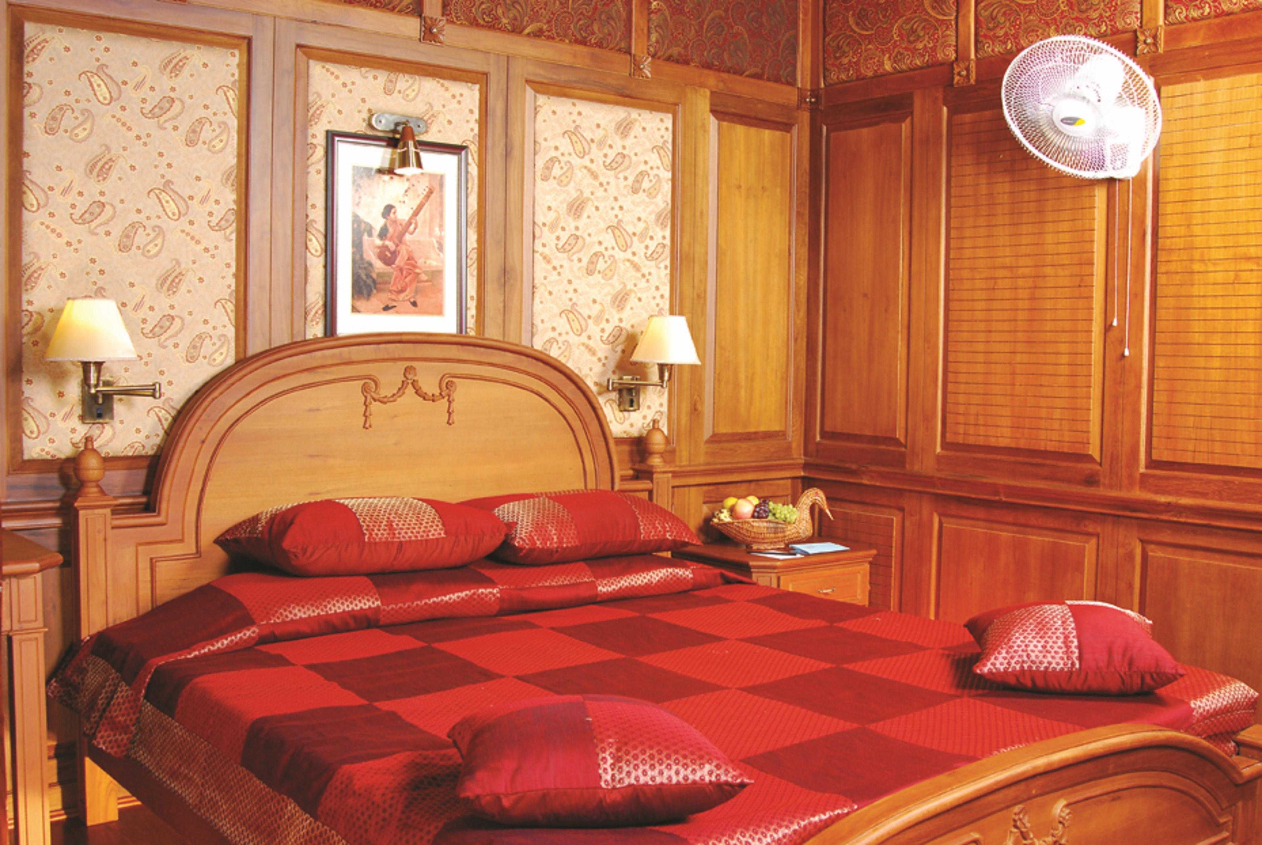 Sterling Luxury Houseboat, Alleppey - Tap to explore photos