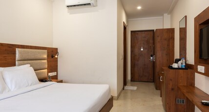 Daksh The Classio Hotel Tapovan Room Type - Executive Room