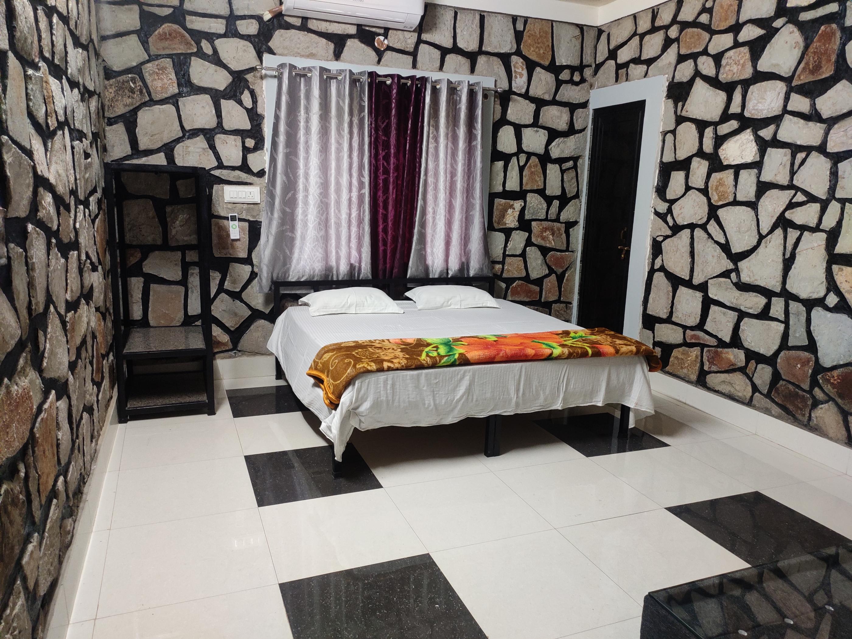 Sariska Den - Tap to explore photos