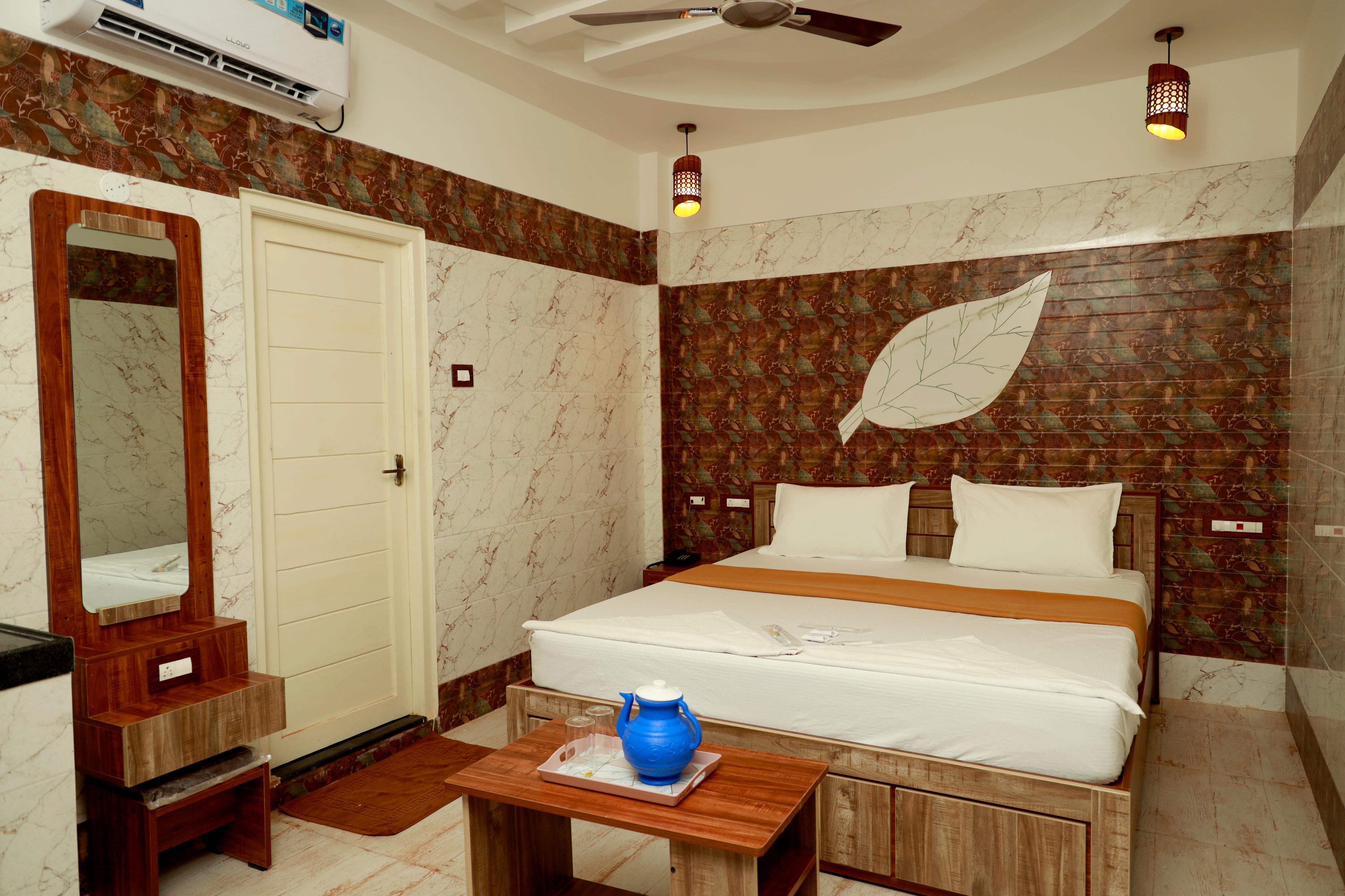 Hotel Ganesh Palace Room Type - Deluxe double bed AC