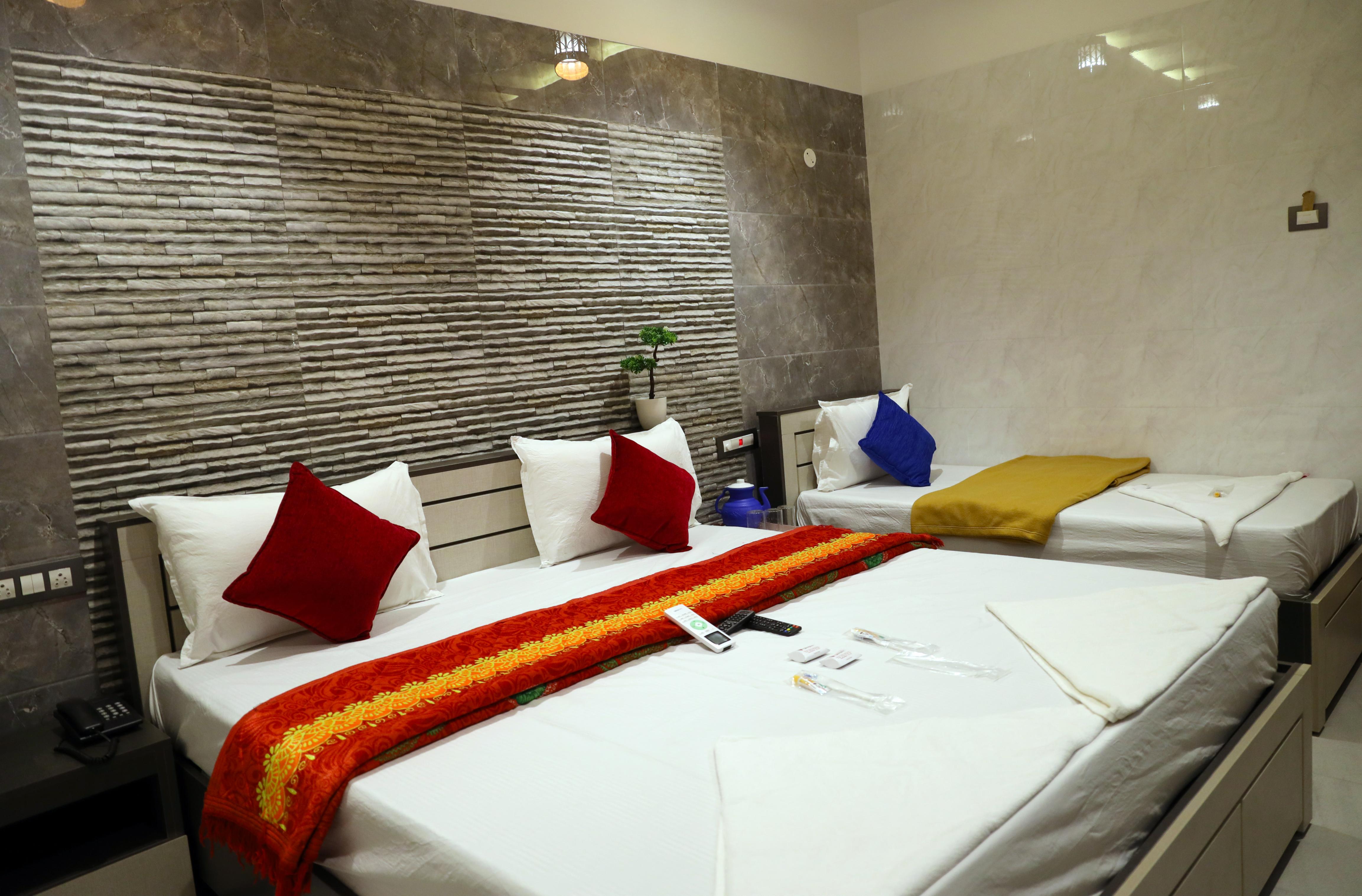 Hotel Ganesh Palace Room Type - Queen Triple bed