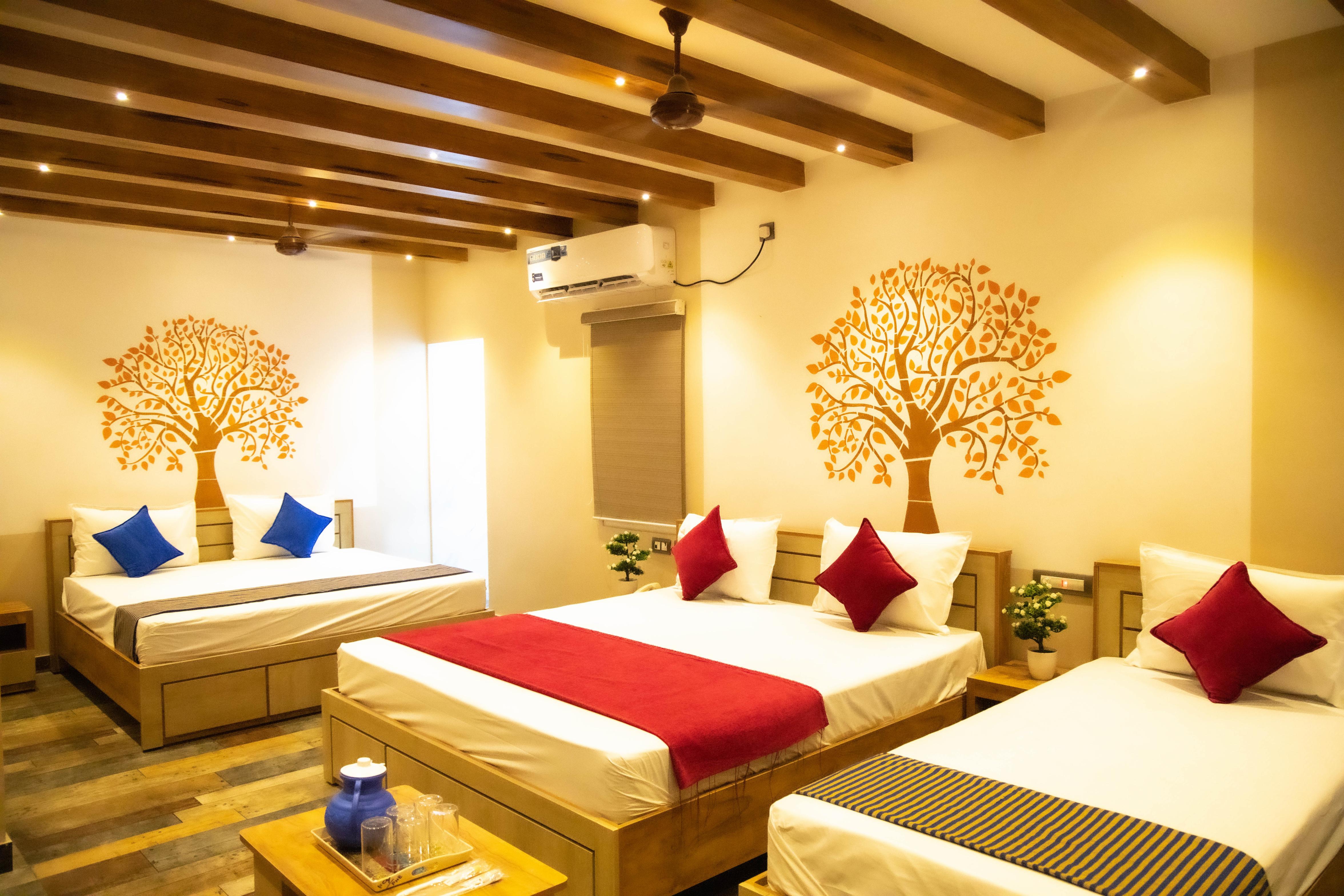 Hotel Ganesh Palace Room Type - King Suit Five bed