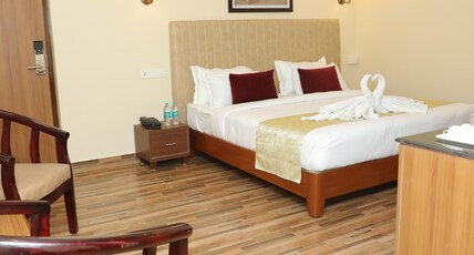 GADIRAJU PALACE CONVENTION CENTRE & HOTEL Room Type - Suite