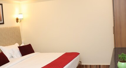GADIRAJU PALACE CONVENTION CENTRE & HOTEL Room Type - Deluxe Room