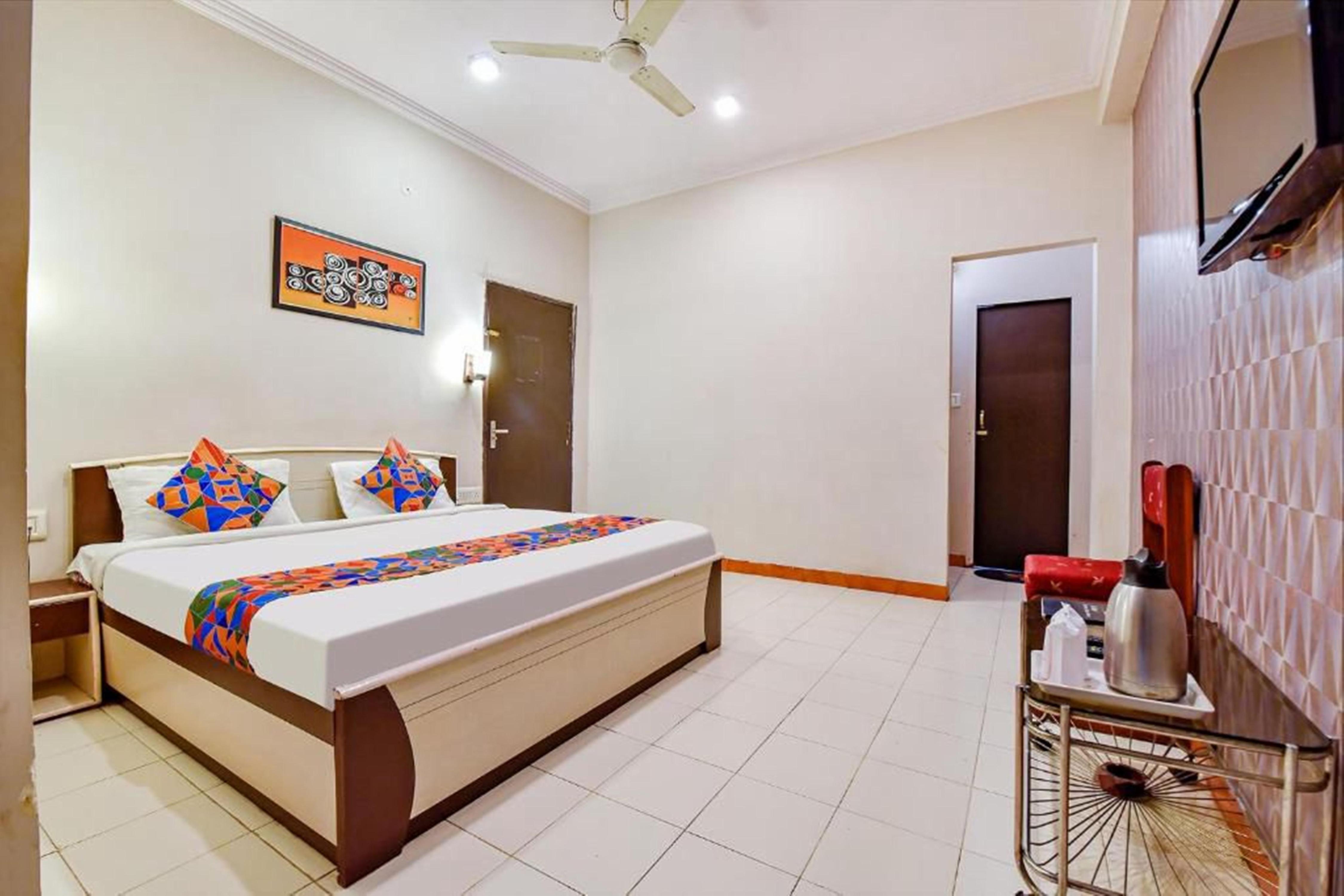 Hotel Shri Laxmi Palace. Room Type - Super Deluxe Room With Breakfast
