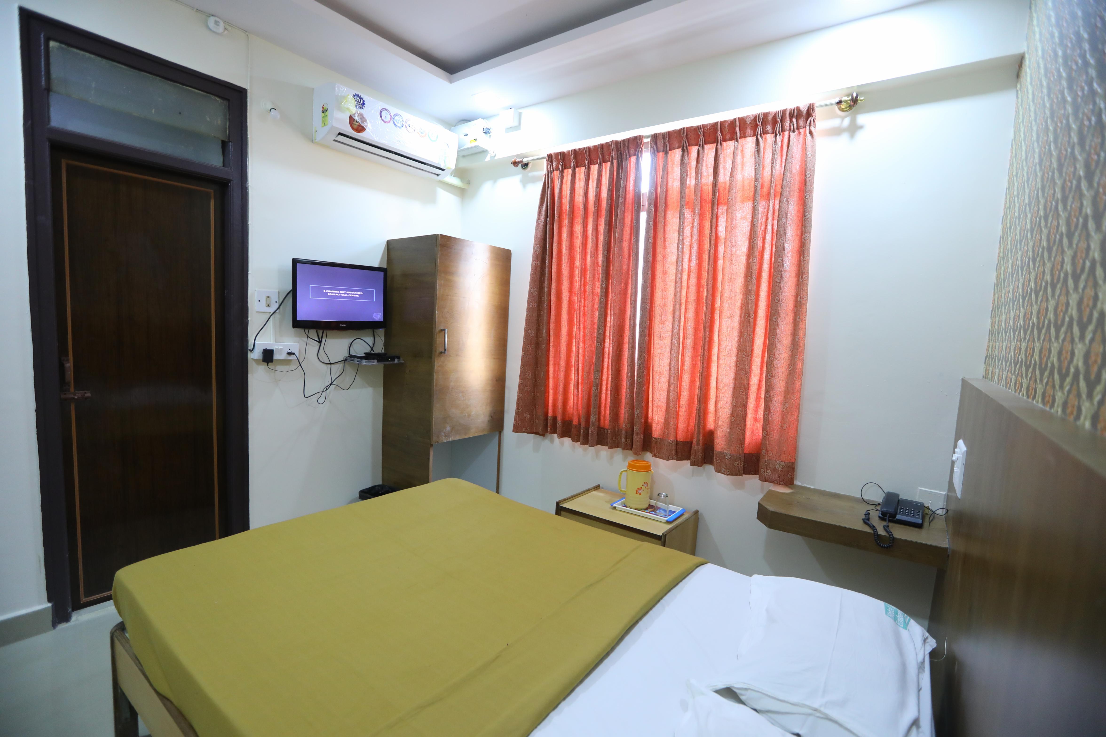 Hotel Embassy - Tap to explore photos