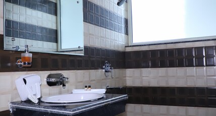 Hotel Discovery and Restaurant Room Type - Super Deluxe Room with Hill View