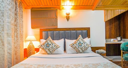 Singh's BnB by Lazy Getaways | Rooms & Wi-Fi Room Type - Premium Deluxe Room