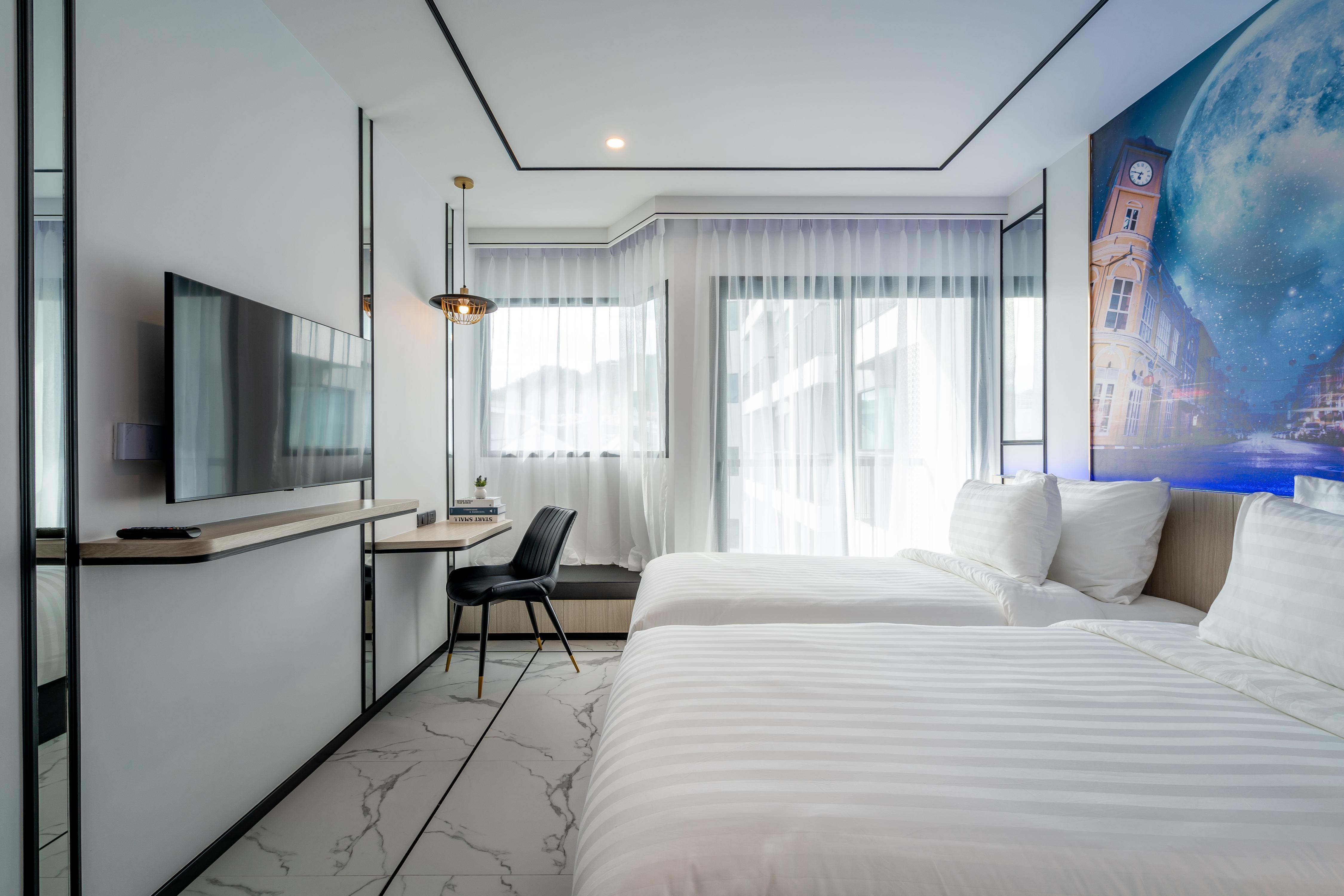 Ratri Hotel Phuket Old Town - Tap to explore photos