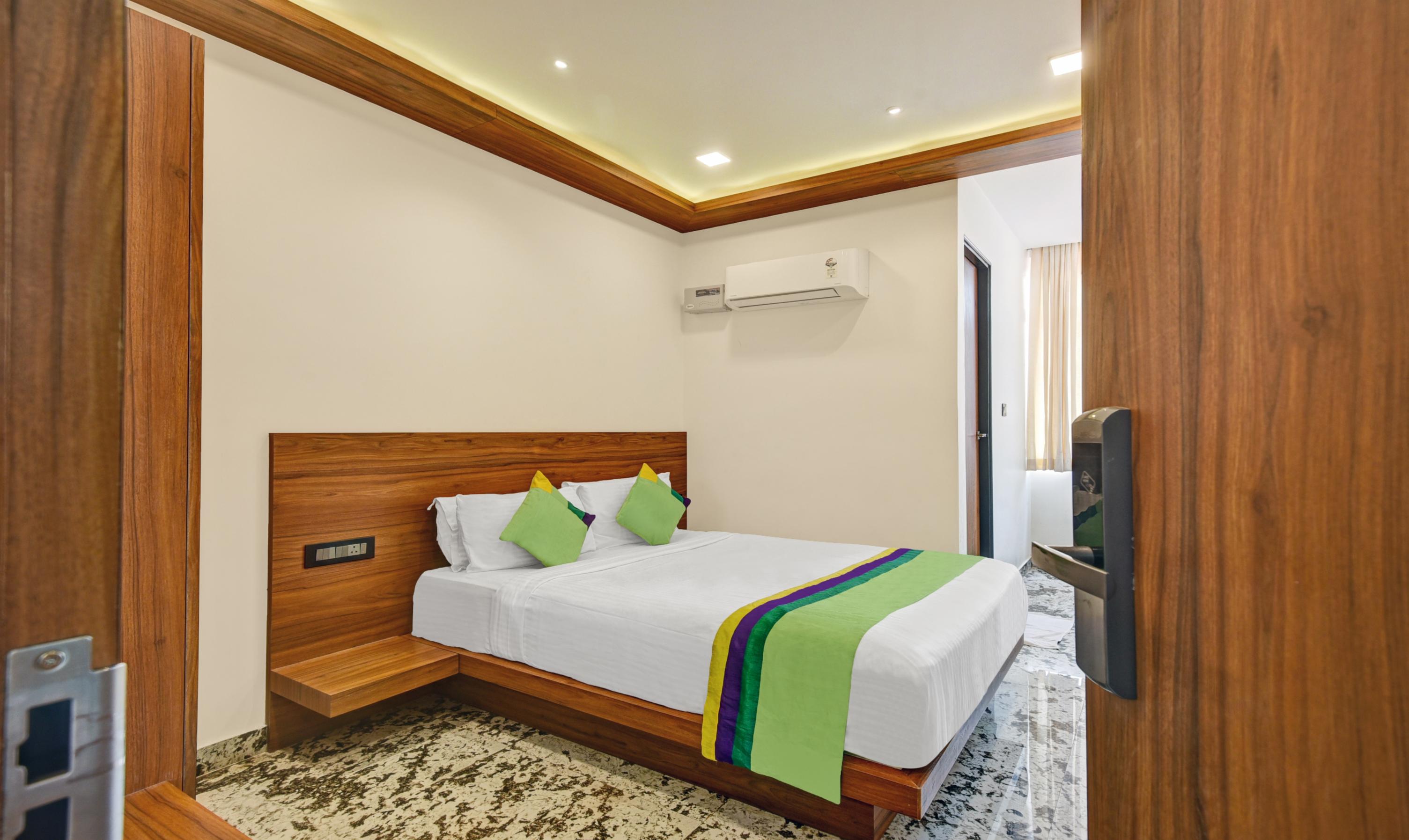 Itsy Hotels Shrey'S Inn, 2.5 Kms To Mahatma Gandhi Park - Tap to explore photos