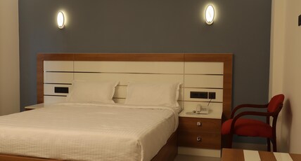 Hotel Ashirvad Lawns Room Type - Deluxe Room