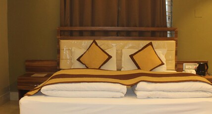 Oishi Plaza hotel Room Type - AC DELUX DOUBLE (Double AC) Oishi Plaza hotel Room Type - AC DELUX DOUBLE (Double AC)
