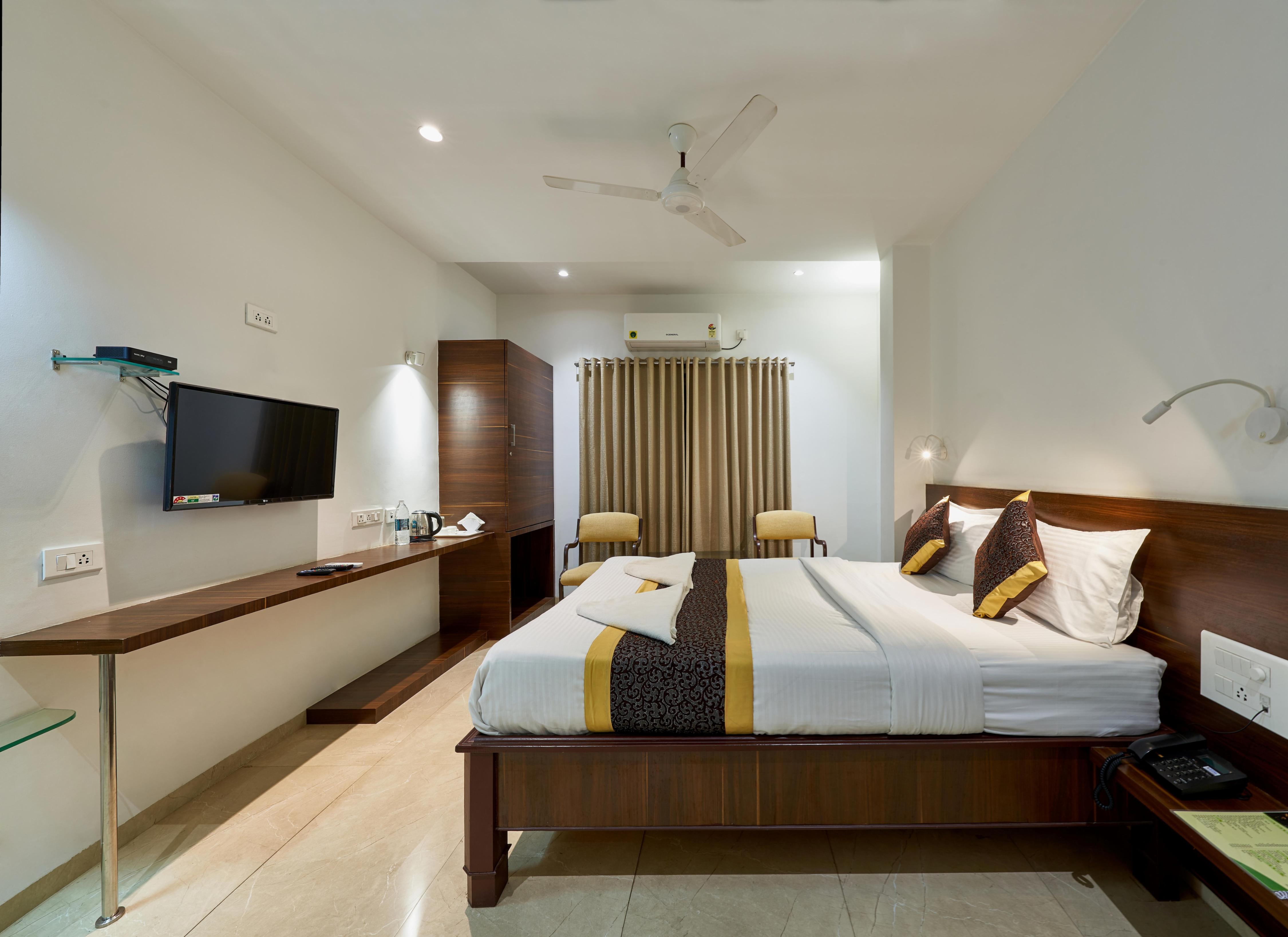 Hotel Fortune Inn Room Type - Super Deluxe Room AC 225 Sq Feet