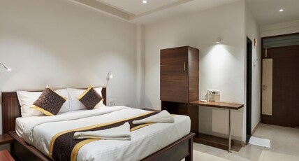 Hotel Fortune Inn Room Type - Deluxe Room AC 200 Sq Feet