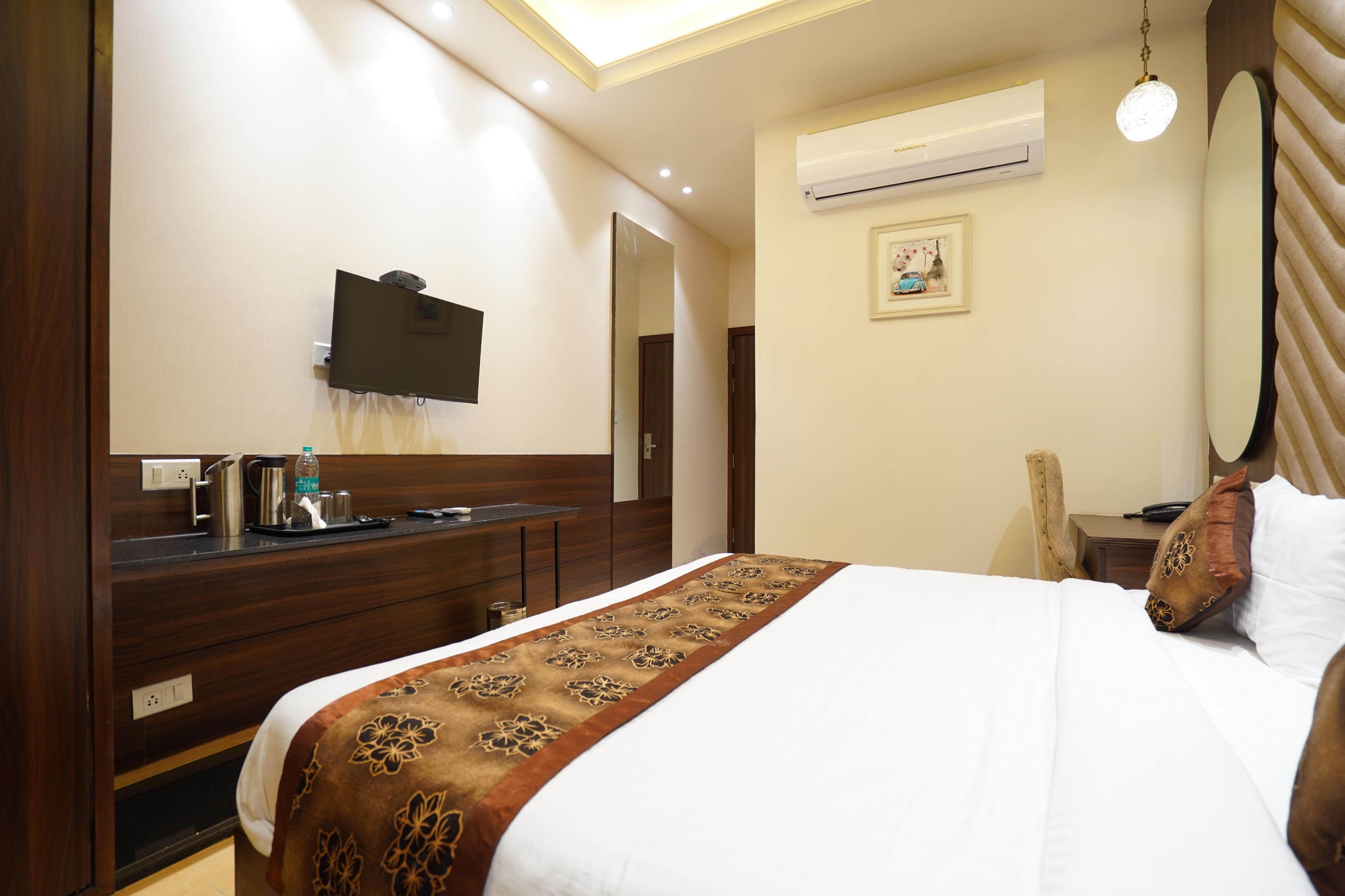 Hotel Magnum - Tap to explore photos