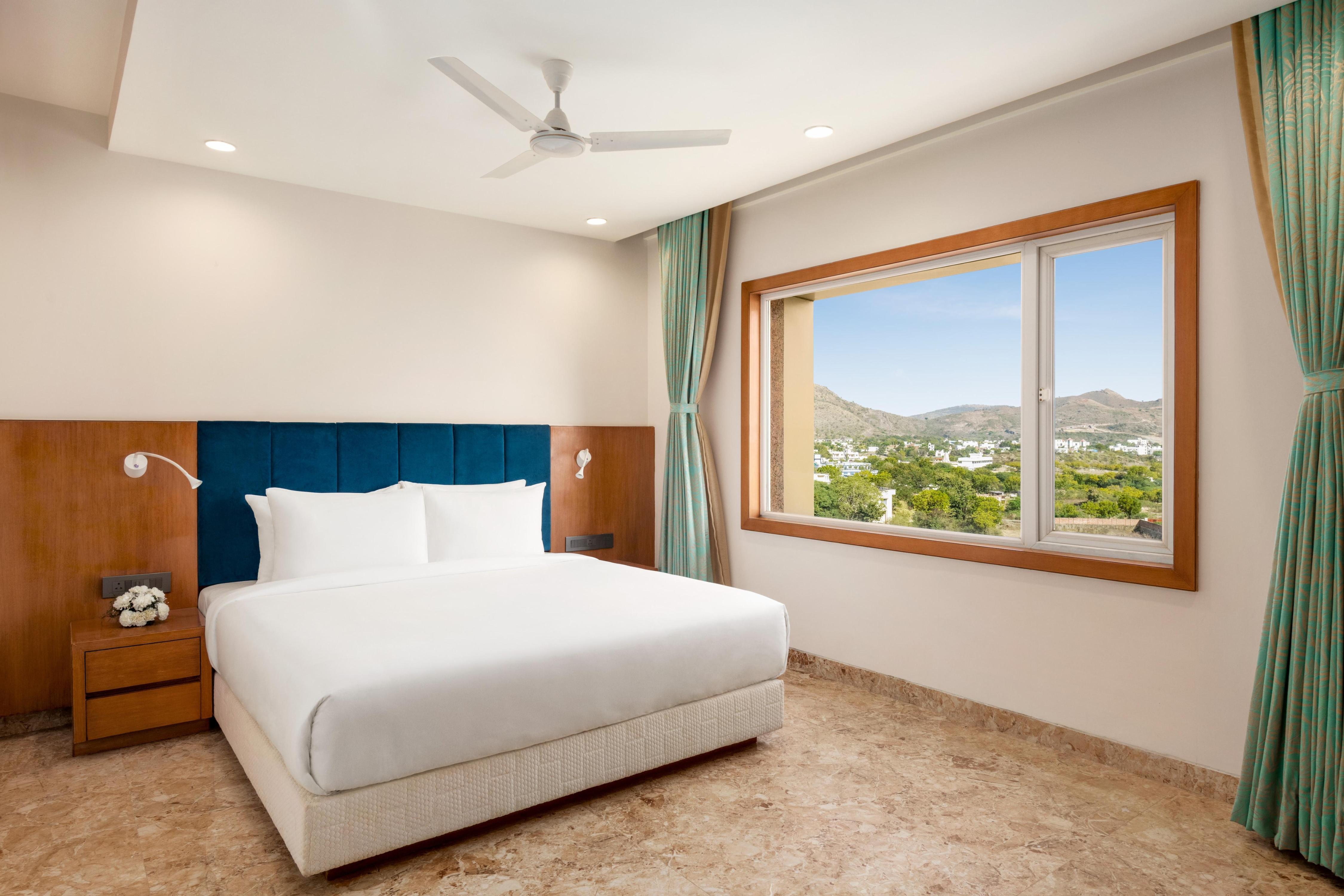 Howard Johnson by Wyndham Udaipur Roop Nagar Room Type - 1 King Bed, Junior Suite, Non-Smoking