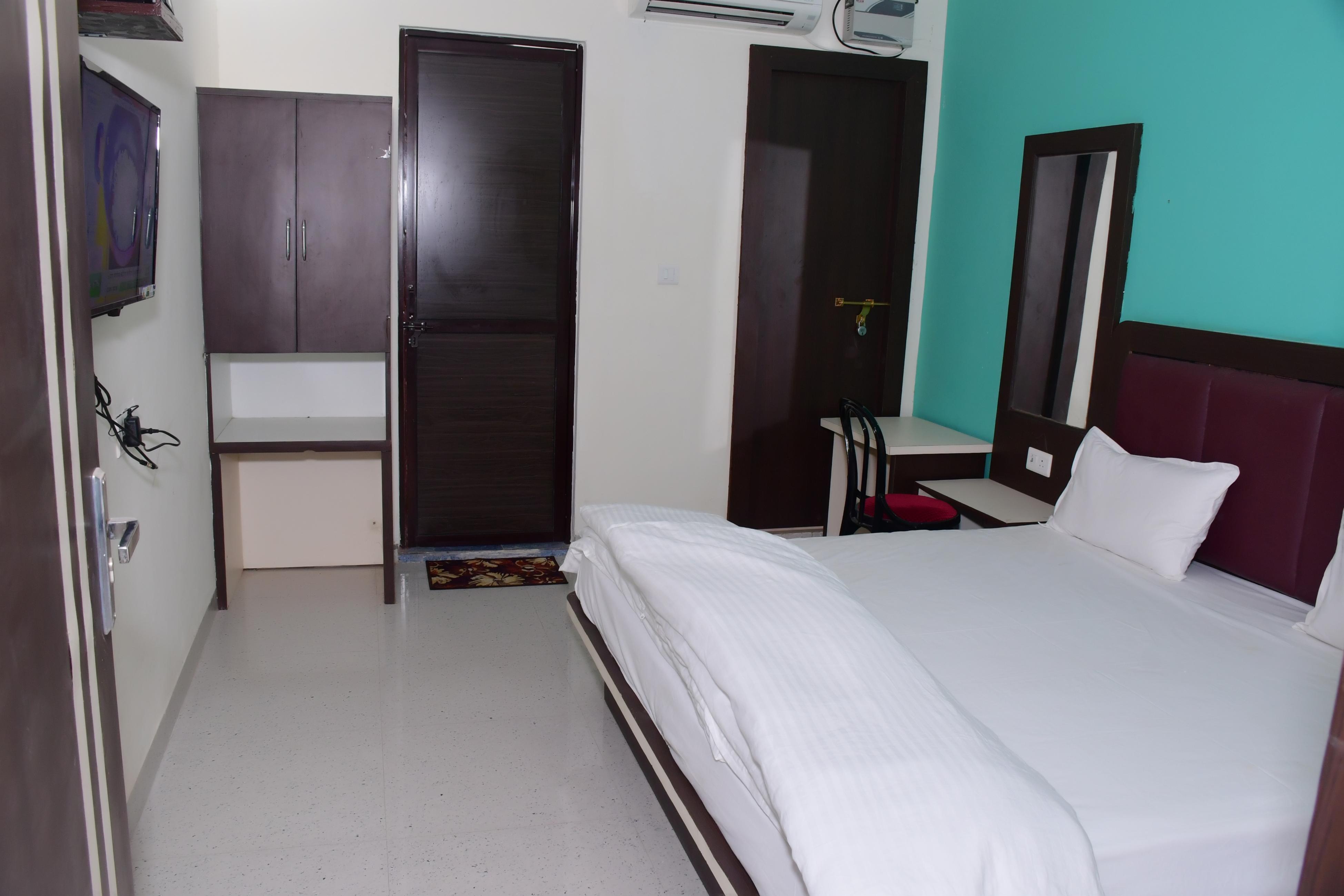 Hotel Satya Room Type - Deluxe Room