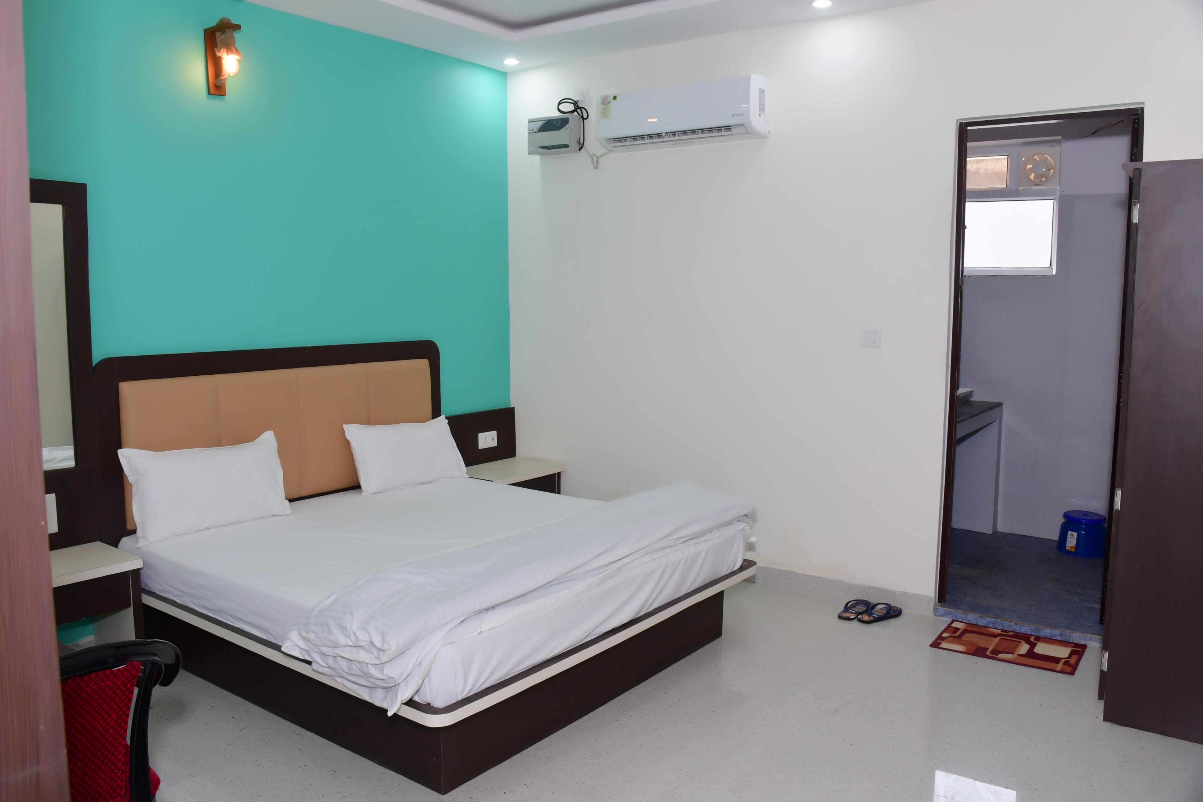 Hotel Satya Room Type - Super Deluxe Room