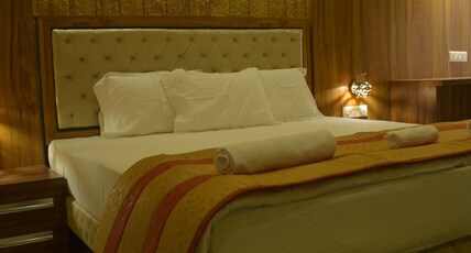 Hotel Red Carpet Room Type - Deluxe Room AC
