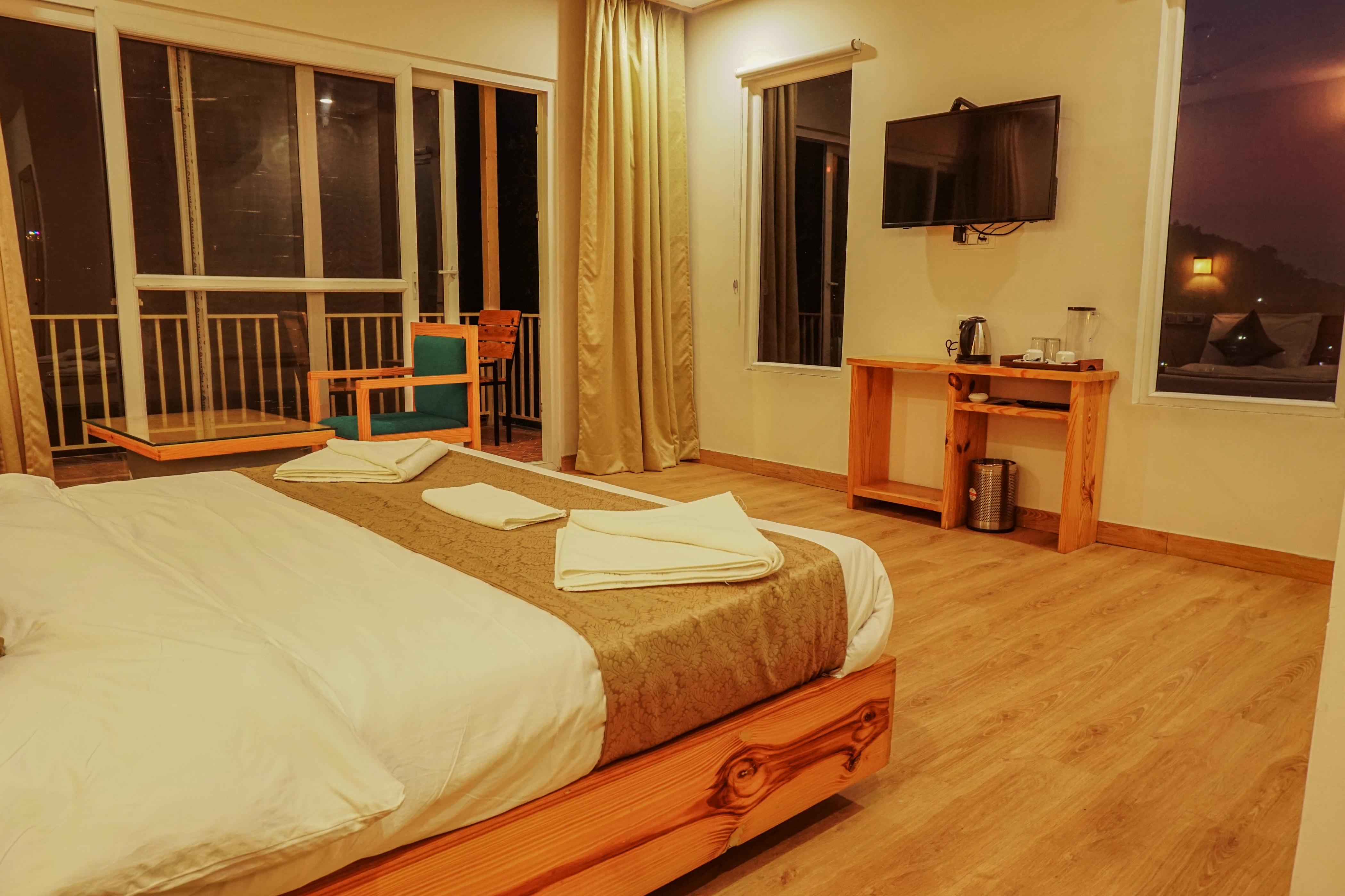 Laxmana On The Ganges Room Type - Luxury Room with Ganga View and Balcony