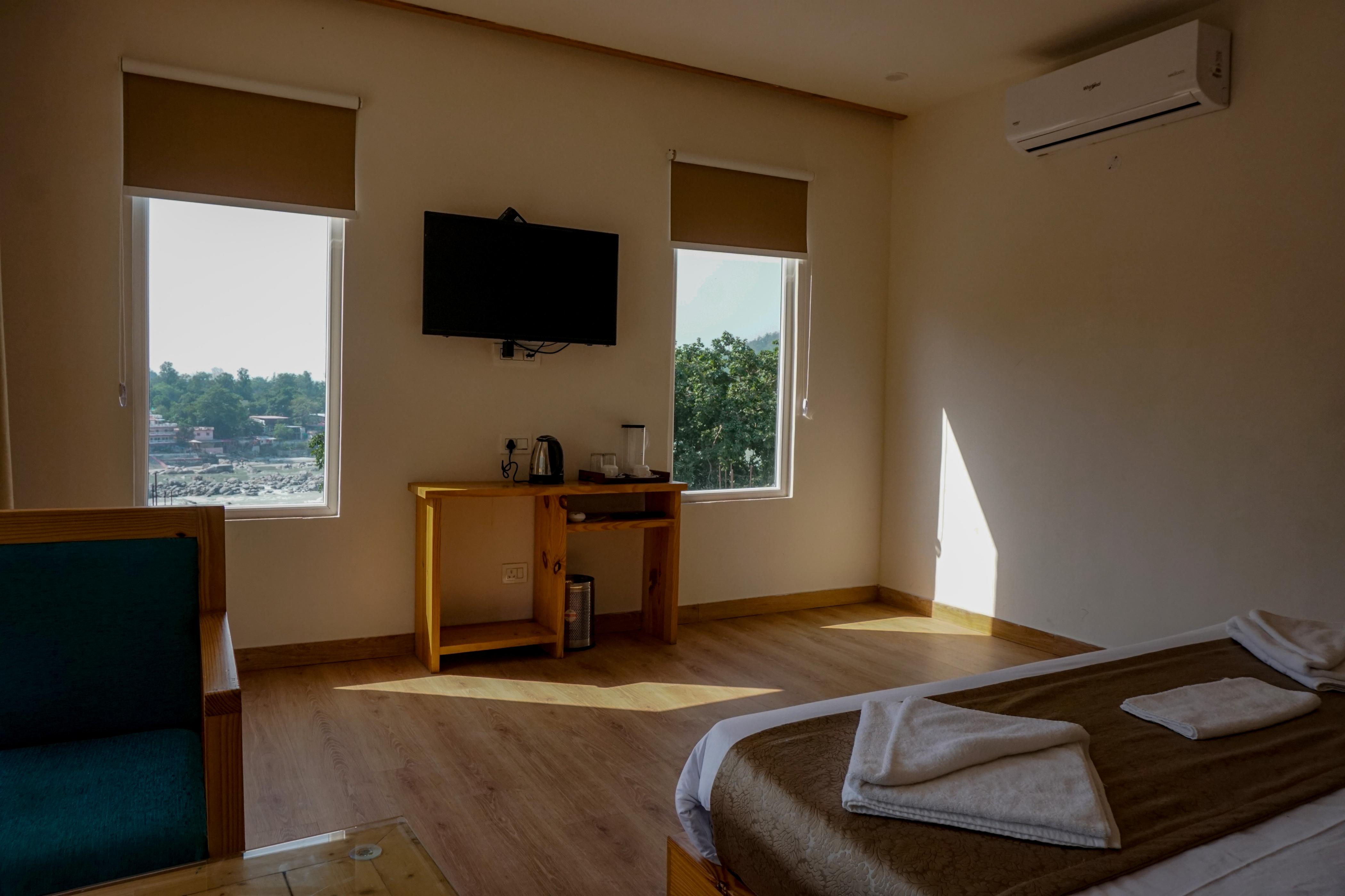 Laxmana On The Ganges - Tap to explore photos