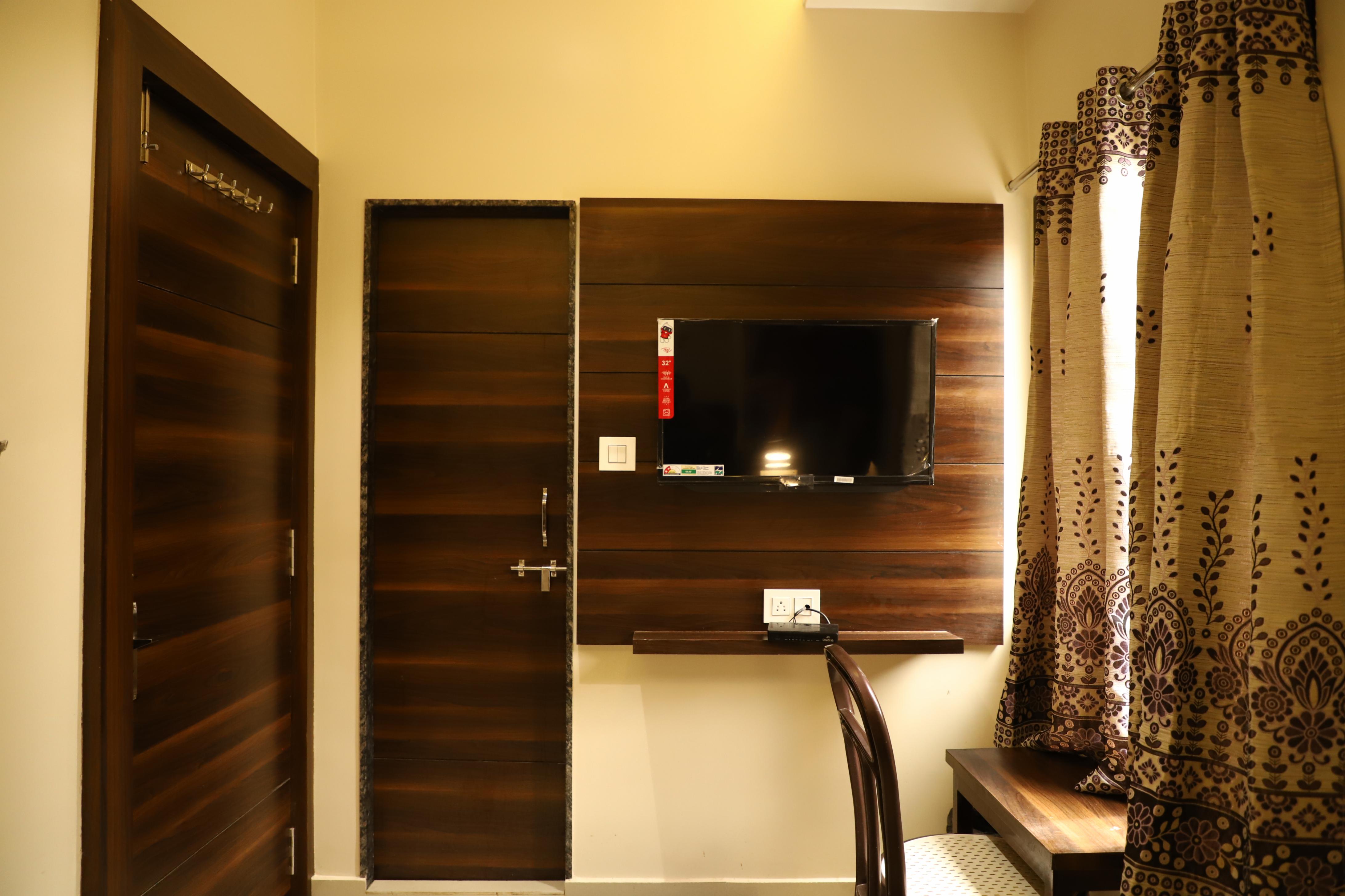 Hotel Bharti - Tap to explore photos