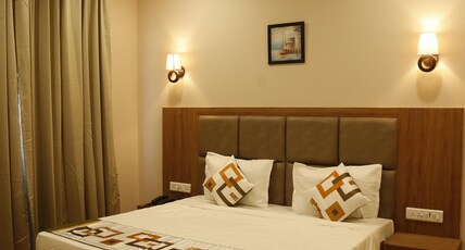 Hotel Crown Room Type - Deluxe