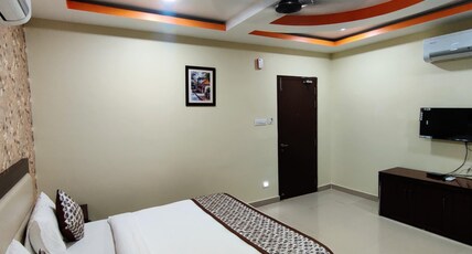 HOTEL SHAH'Z PALACE Room Type - Super Deluxe Room
