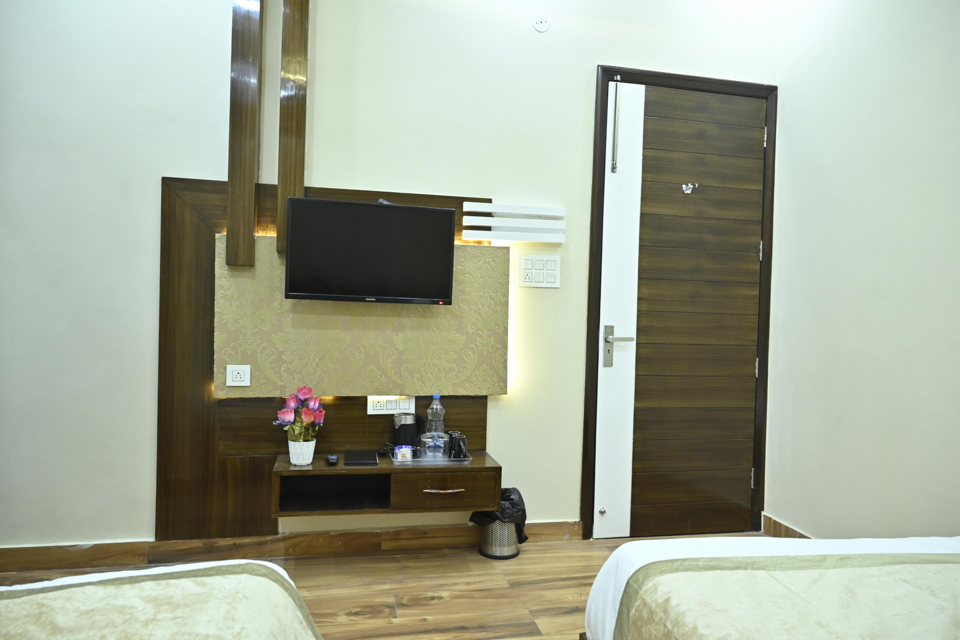 Hotel Guntas Residency(300 Mtr From Golden Temple) - Tap to explore photos