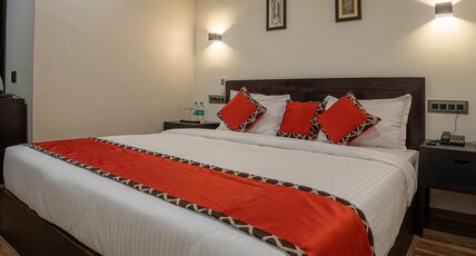 DiVaN Clarks Inn (Calangute Beach) Room Type - Executive AC room with King Bed DiVaN Clarks Inn (Calangute Beach) Room Type - Executive AC room with King Bed