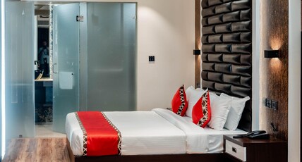 DiVaN Clarks Inn (Calangute Beach) Room Type - Presidential Suite with Living area, Bathtub and King Bed DiVaN Clarks Inn (Calangute Beach) Room Type - Presidential Suite with Living area, Bathtub and King Bed