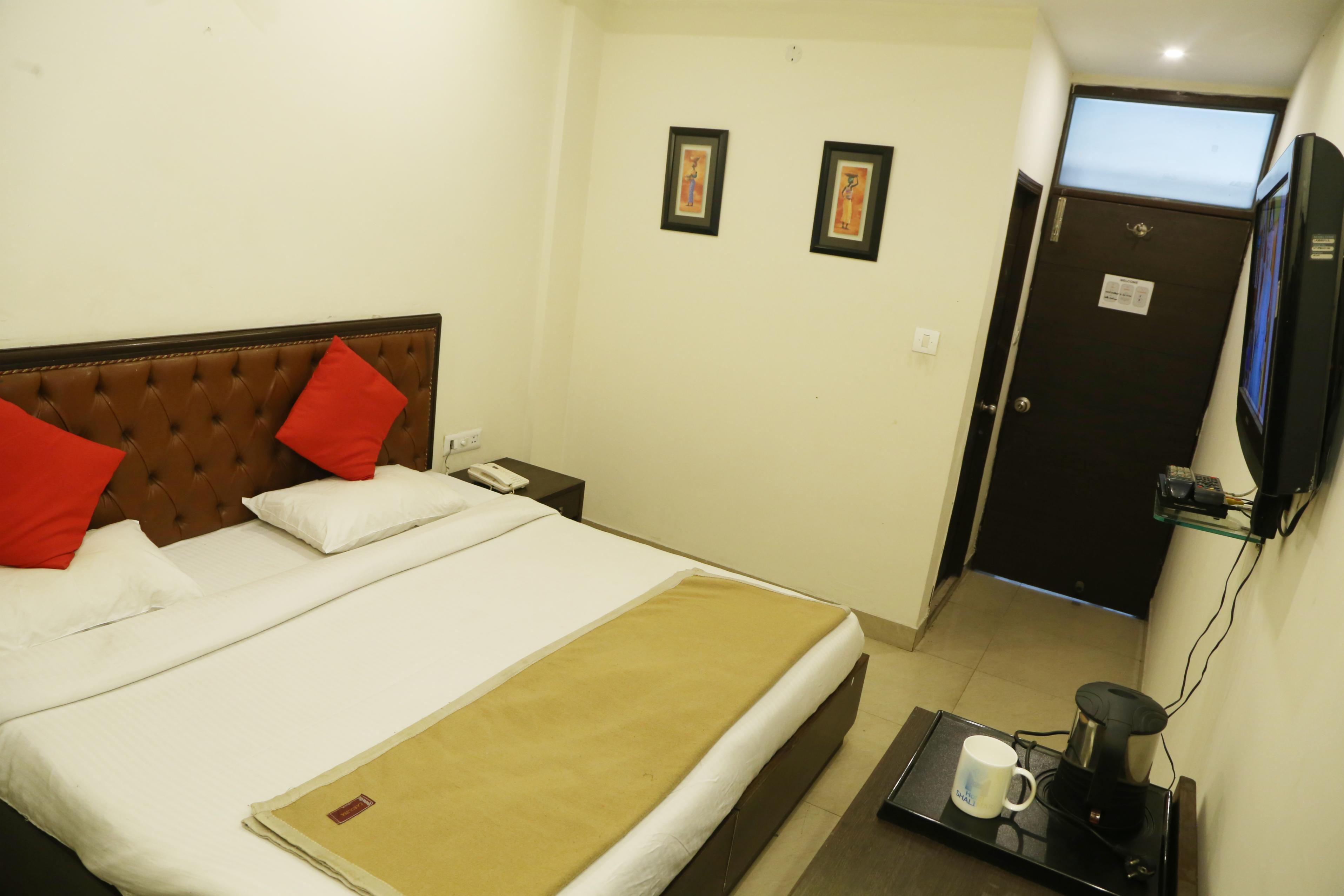 Hotel Shalimar - Tap to explore photos