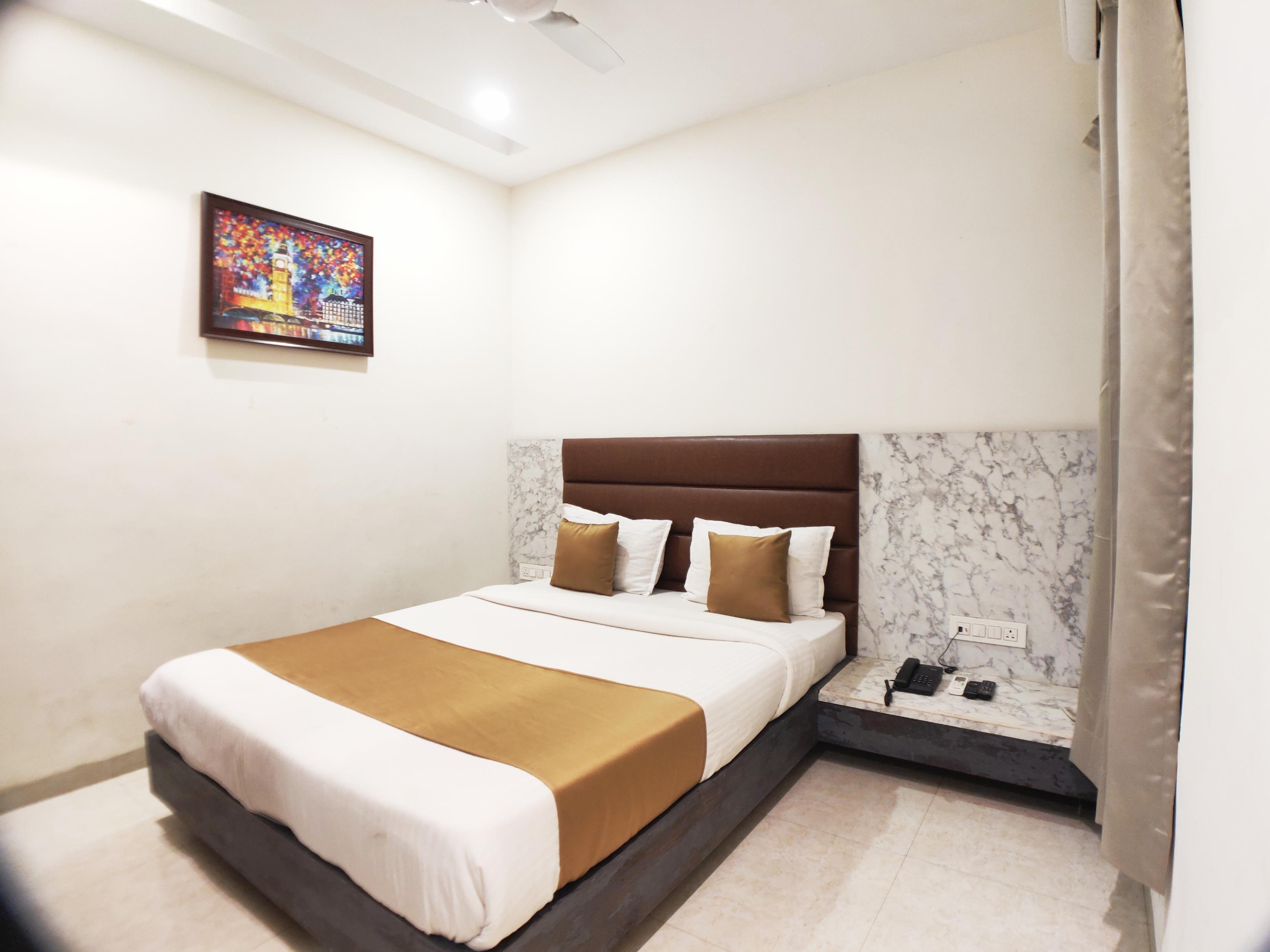 Hotel Yuvraj Palace Room Type - Deluxe AC Room