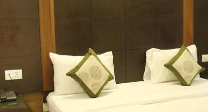 HOTEL RAJMAHAL INN Room Type - Semi Suits Room