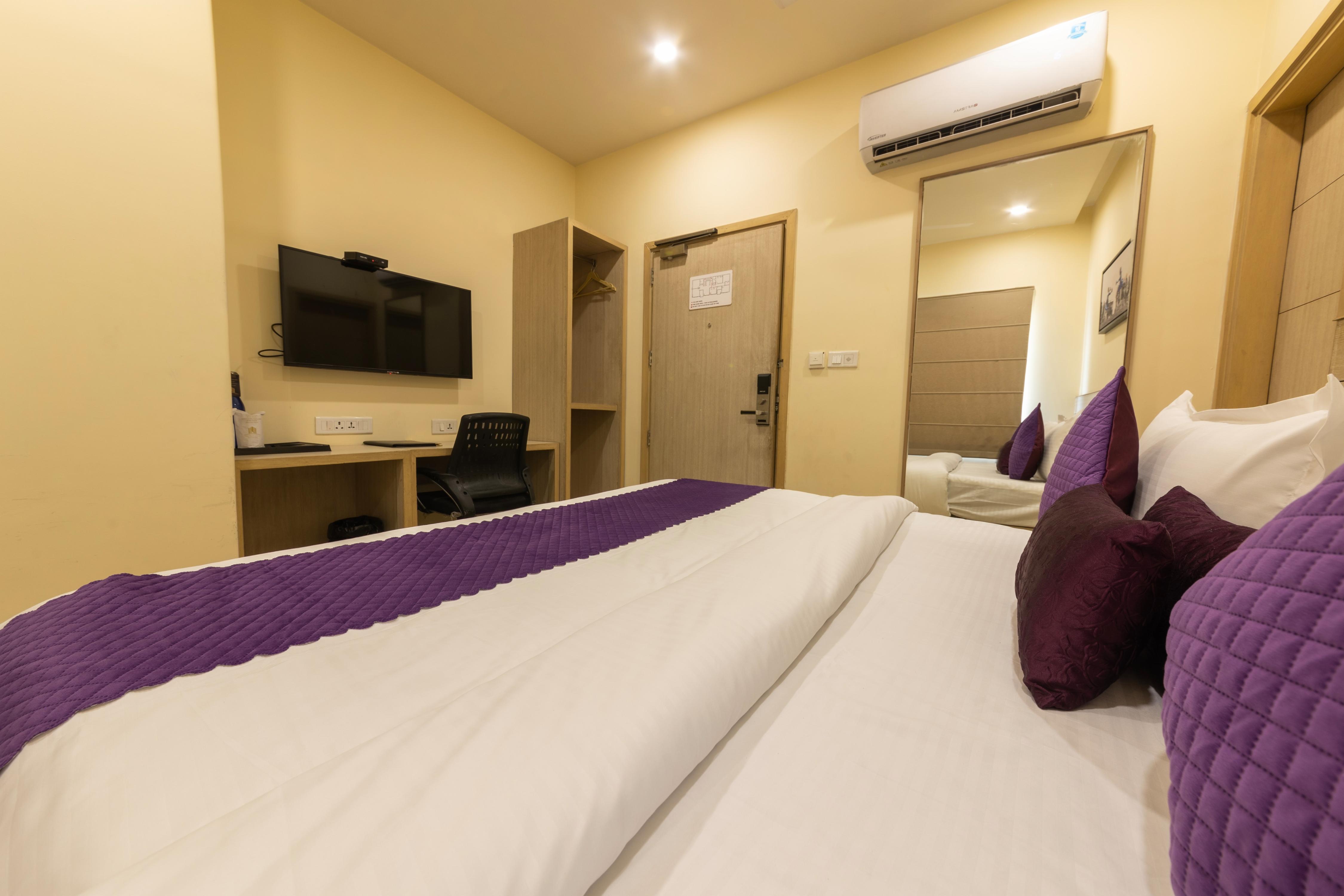 Perfectstayz Value Sagar 10 mins walk to Golden Temple - Tap to explore photos