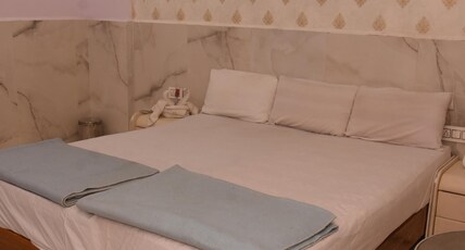 RMA INTERNATIONAL Room Type - Super Deluxe Double AC Room