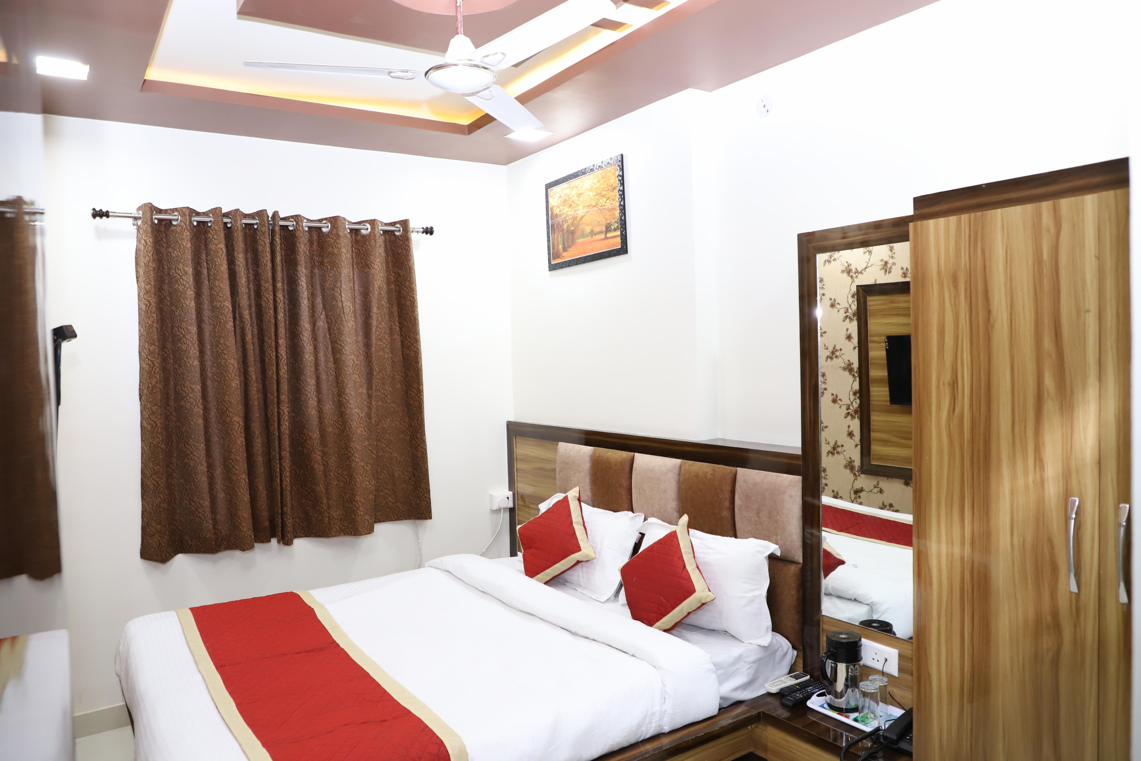 Hotel Sheeba - Tap to explore photos