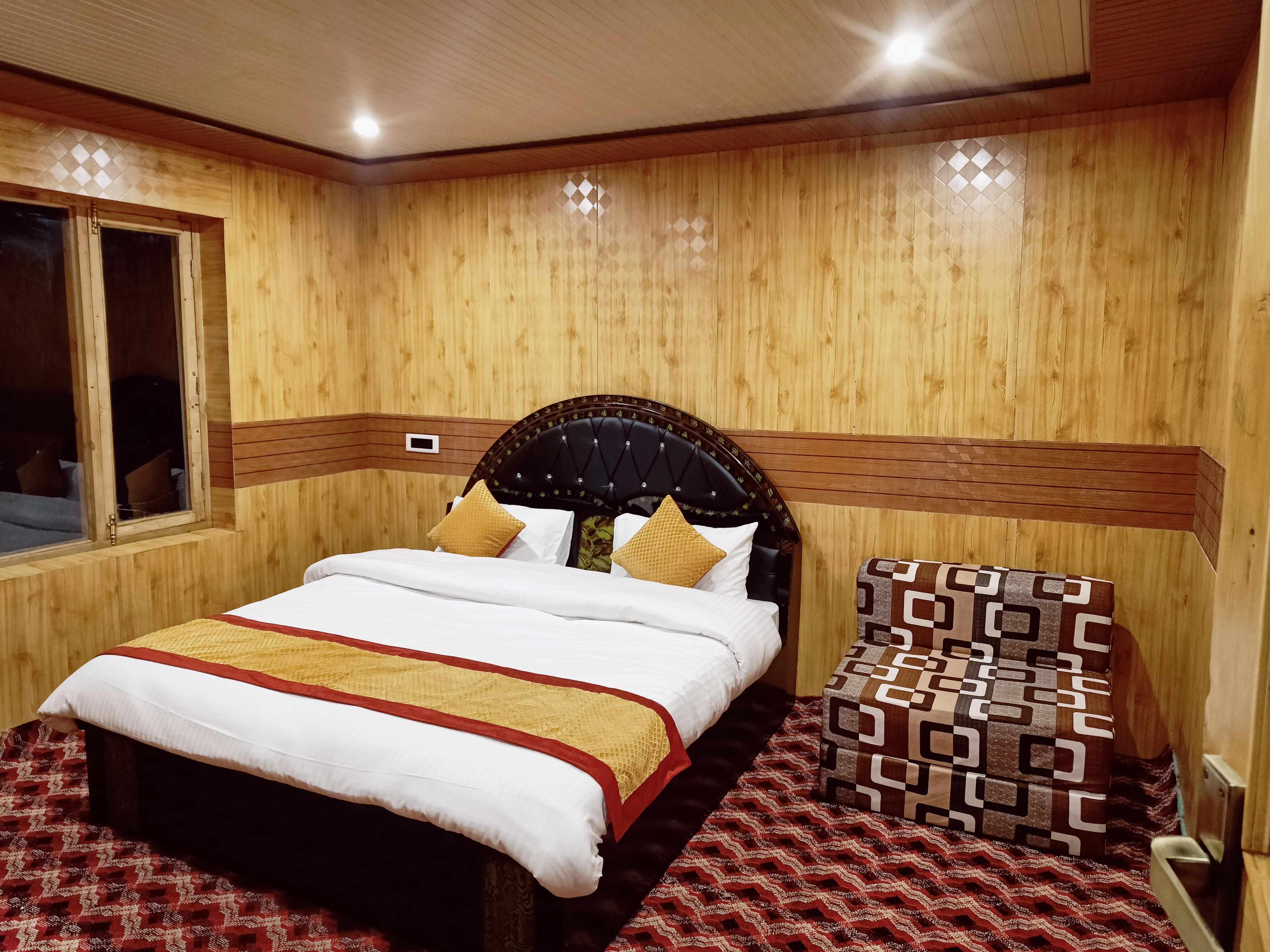 Lake-Tso House Pangong | Rooms & Dorms - Tap to explore photos