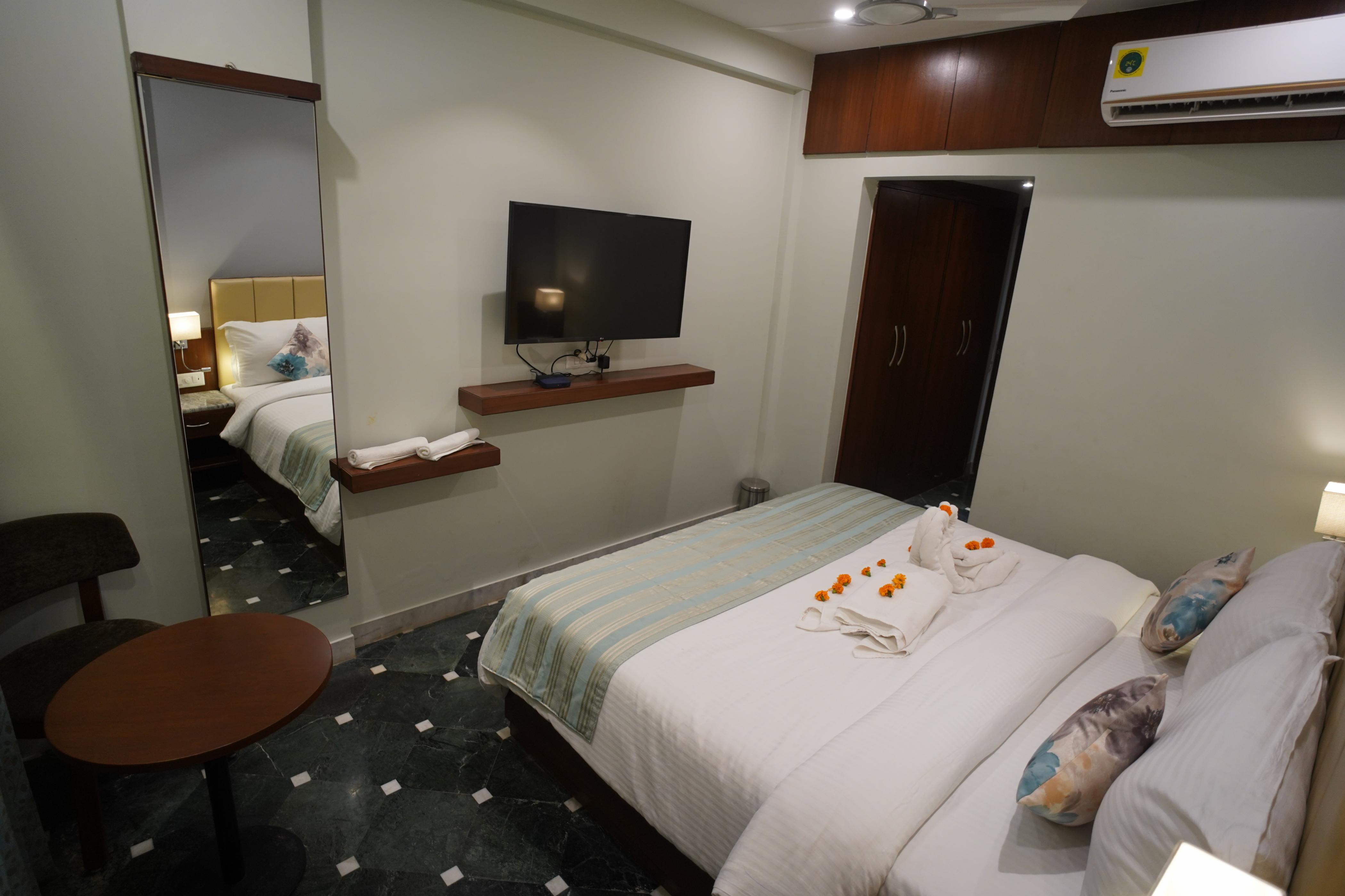Naivara Boutique Hotel - 1.5 KM away from Lake Pichola - Tap to explore photos