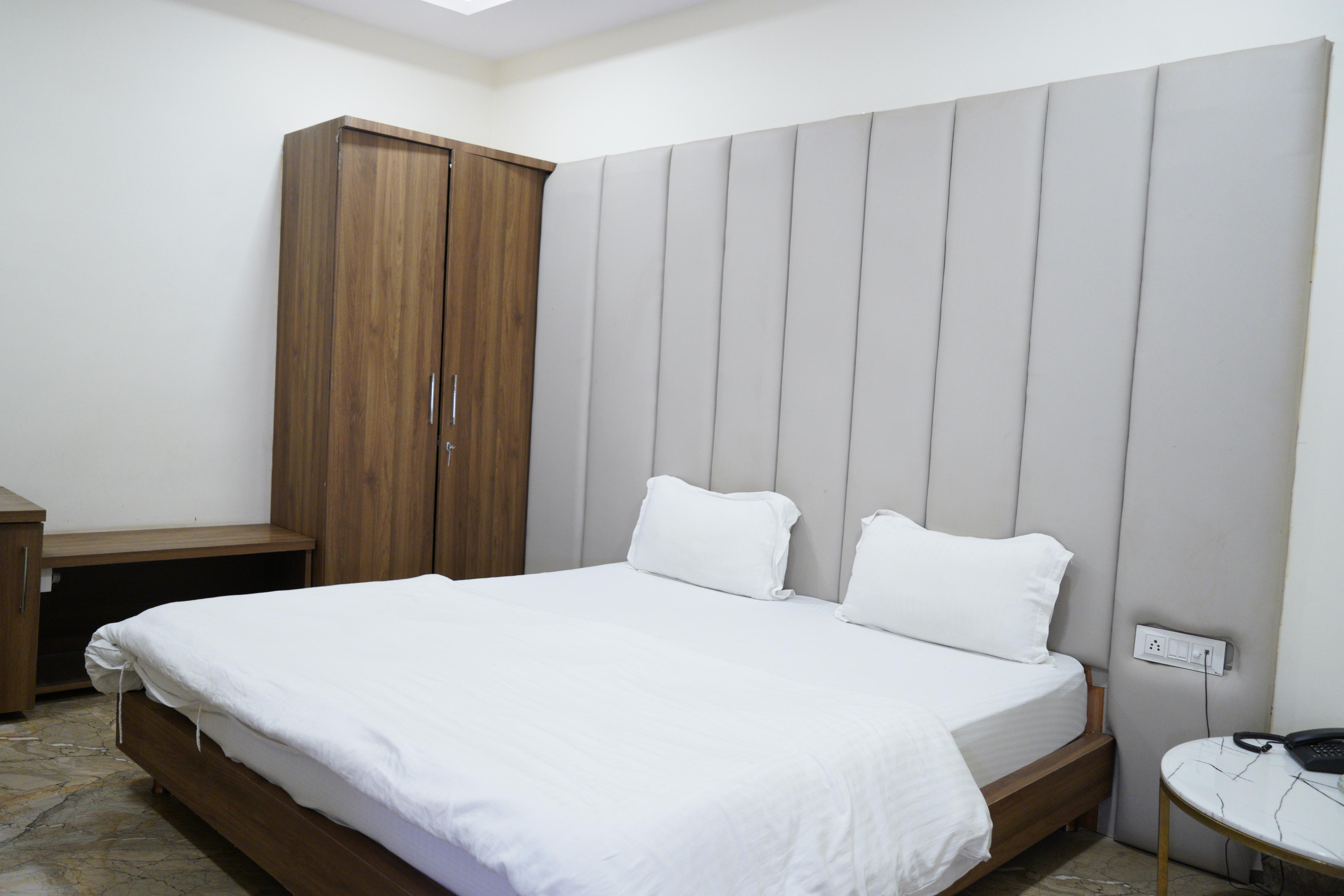 Hotel Sagar Inn Room Type - Executive Room
